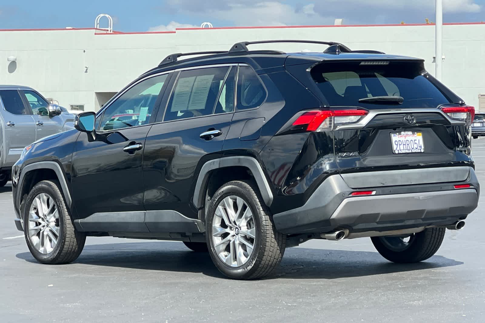 Thumbnail: 2021 Toyota RAV4 - 7
