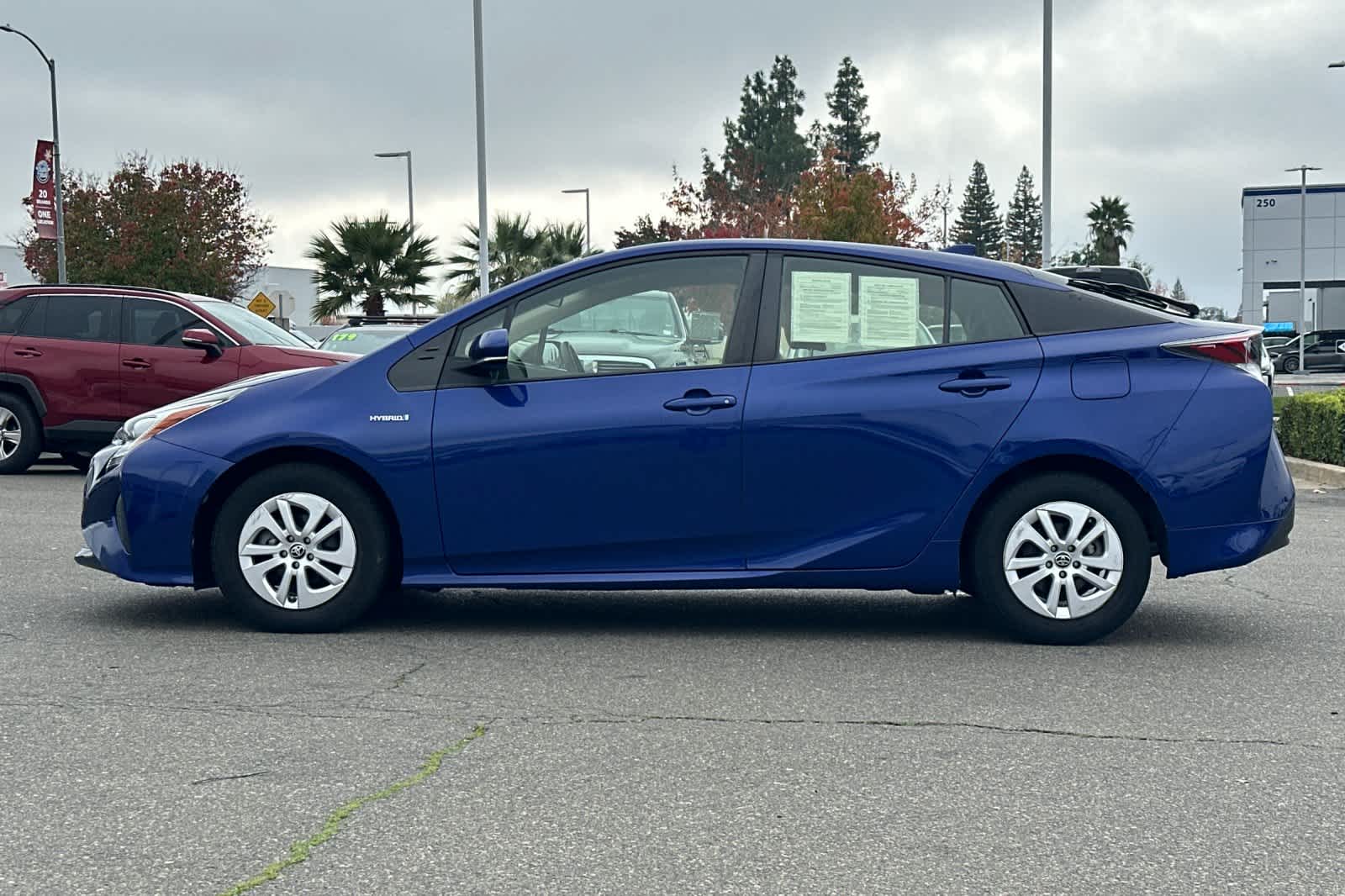 Thumbnail: 2016 Toyota Prius - 9