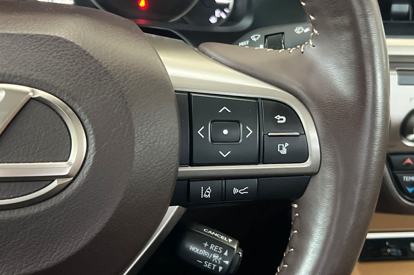 Thumbnail: 2018 Lexus ES - 27