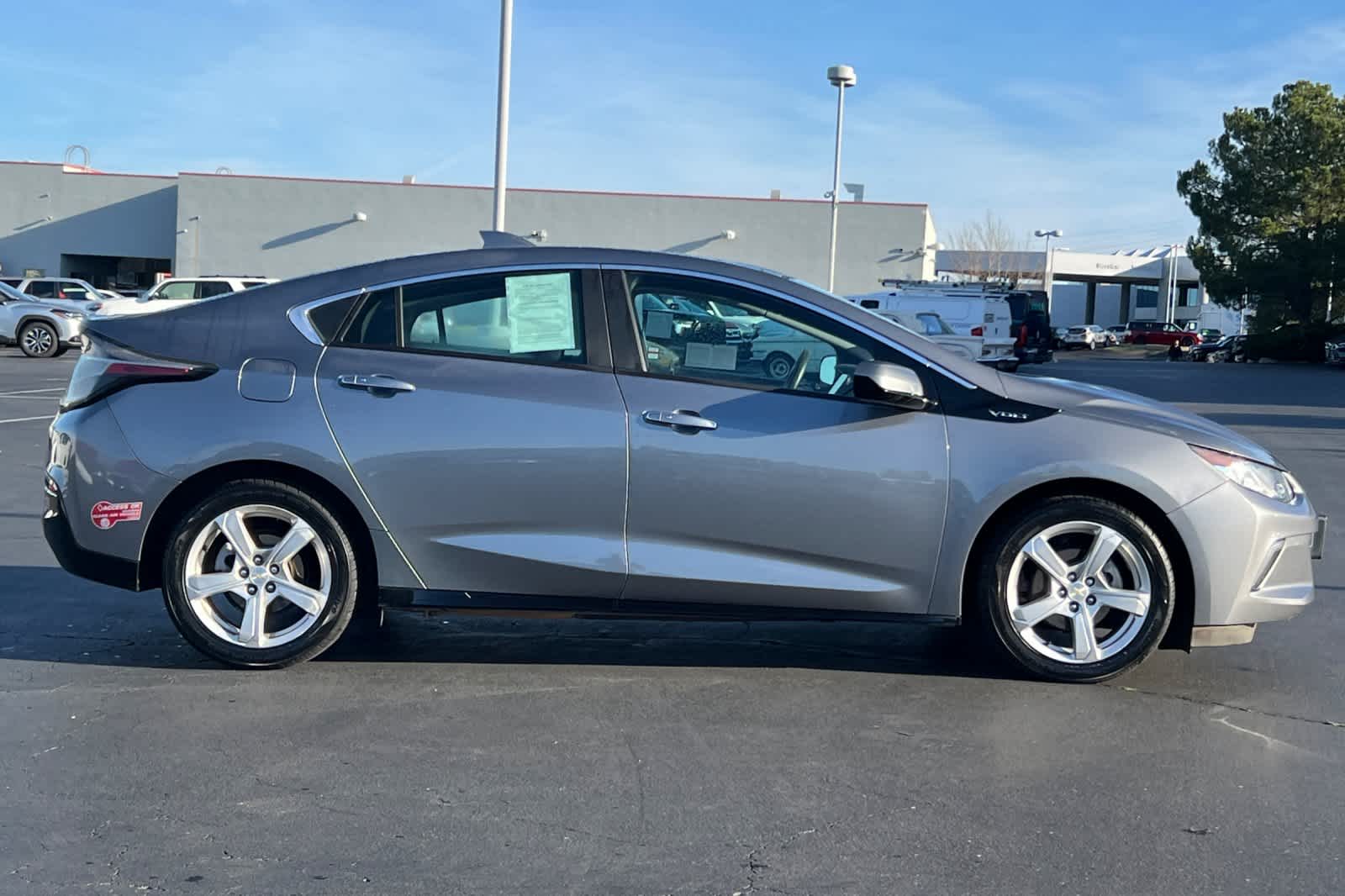 Thumbnail: 2018 Chevrolet Volt - 6