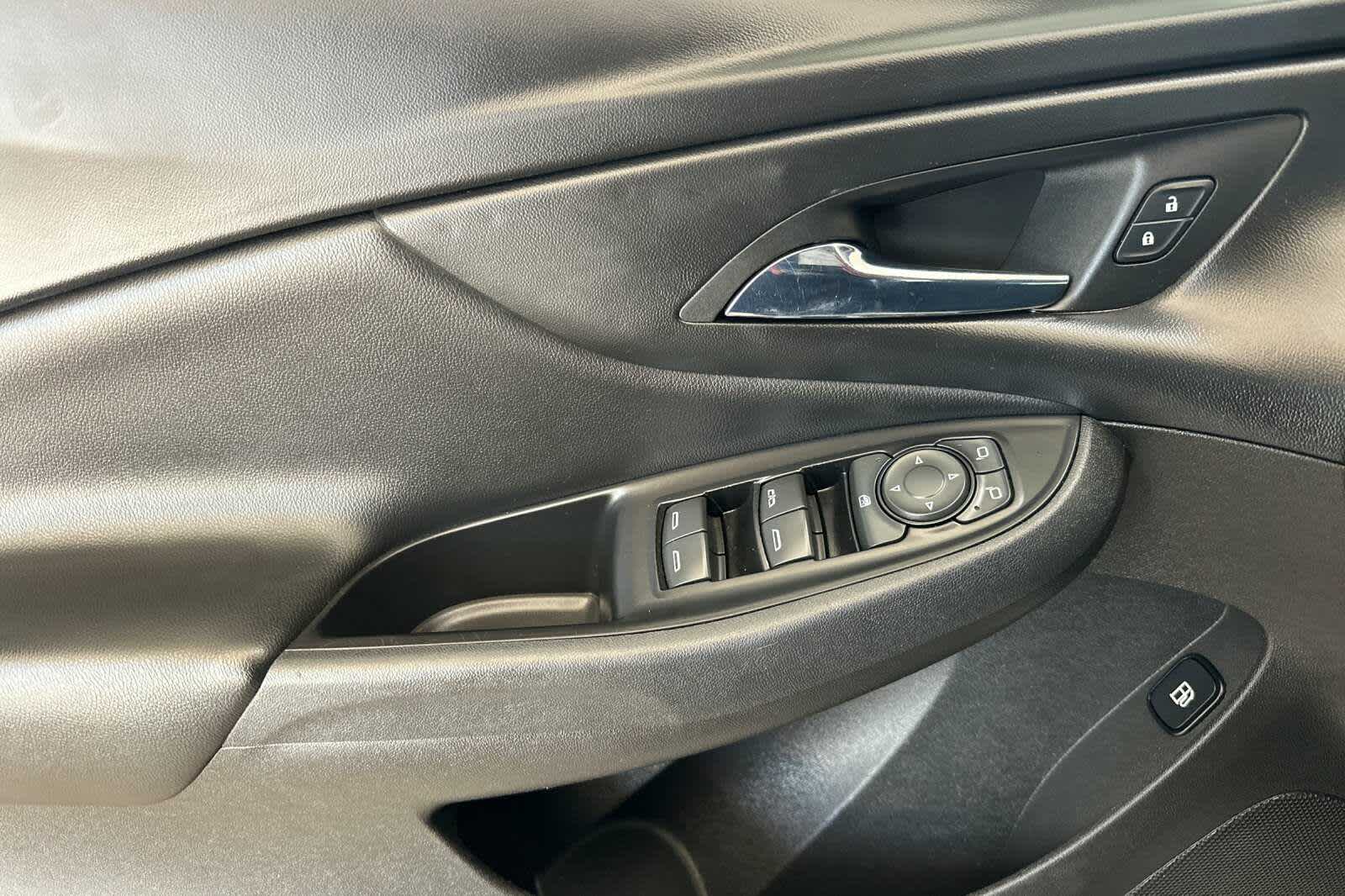 Thumbnail: 2017 Chevrolet Volt - 12