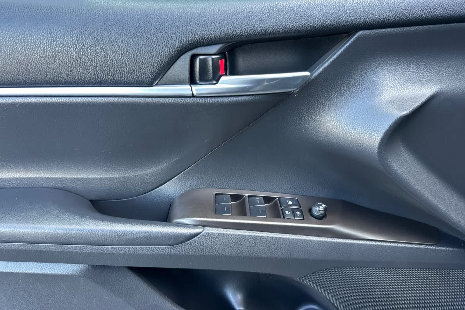 Thumbnail: 2022 Toyota Camry - 12