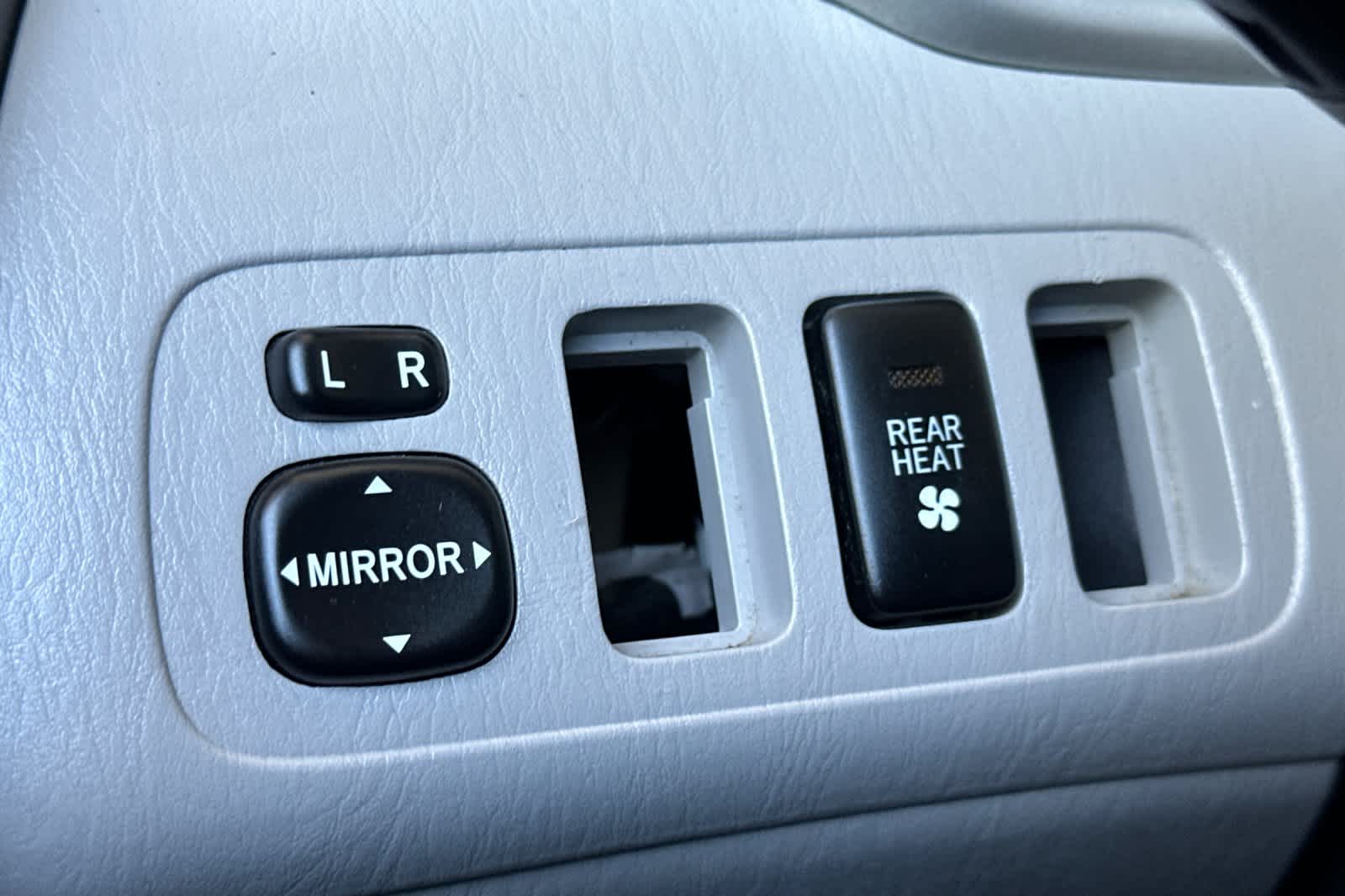Thumbnail: 2005 Toyota Highlander - 28