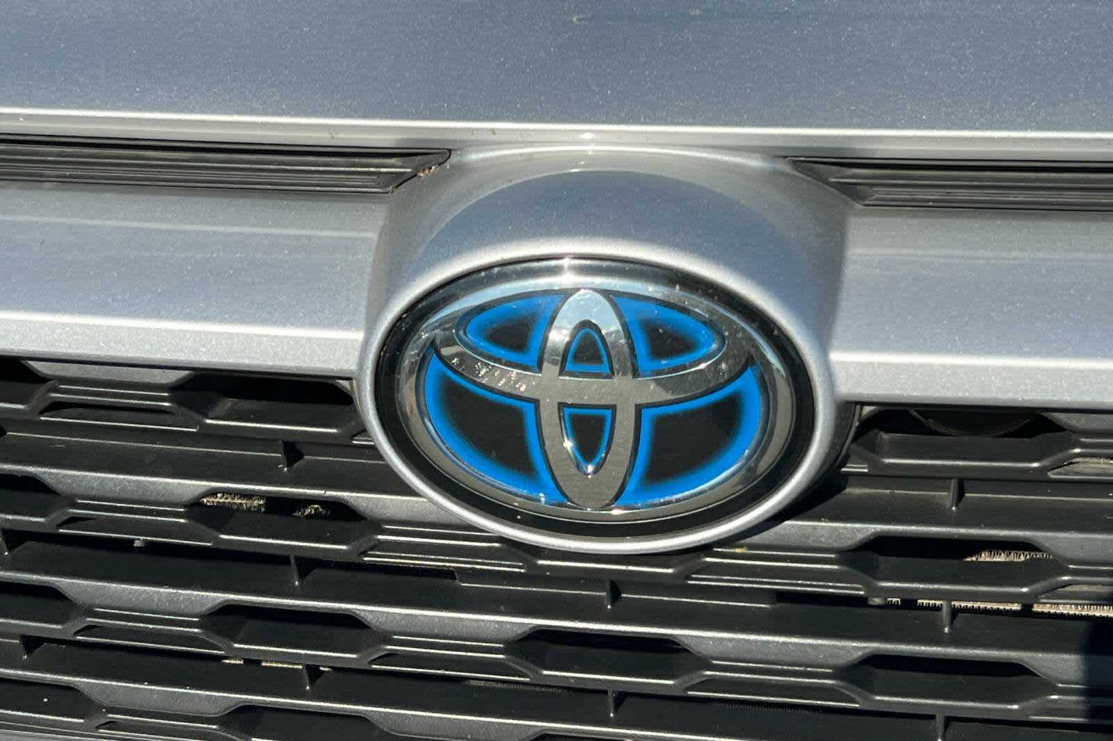 Thumbnail: 2022 Toyota RAV4 - 10