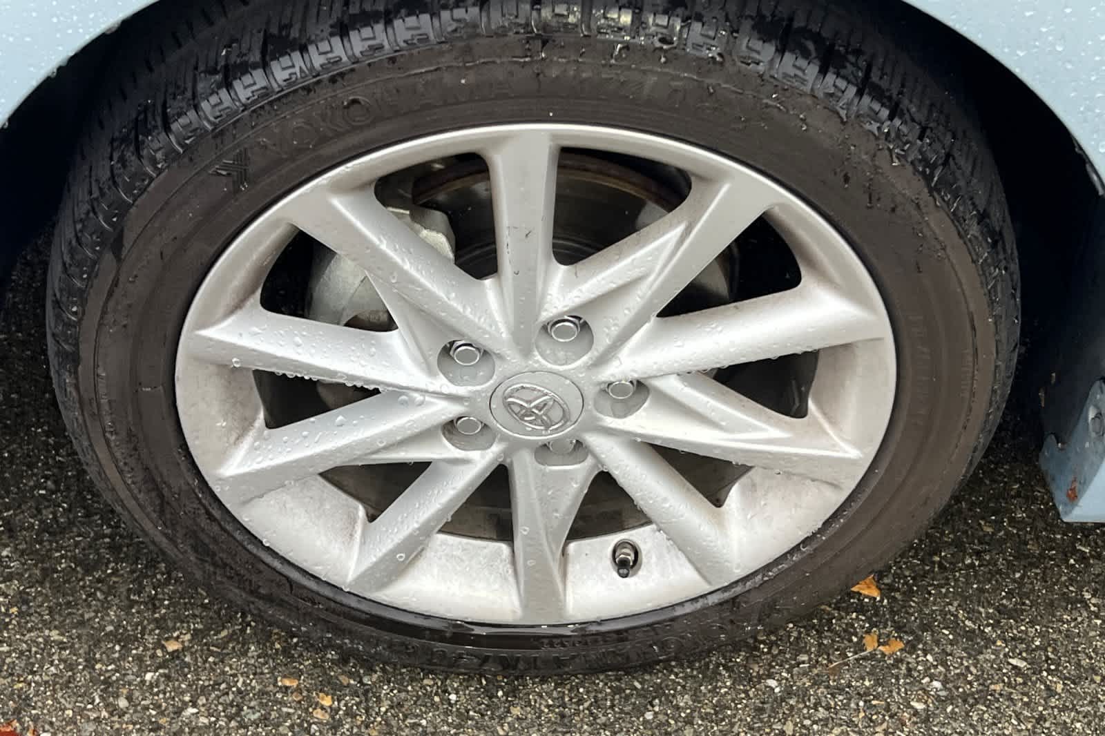 Thumbnail: 2013 Toyota Prius v - 20