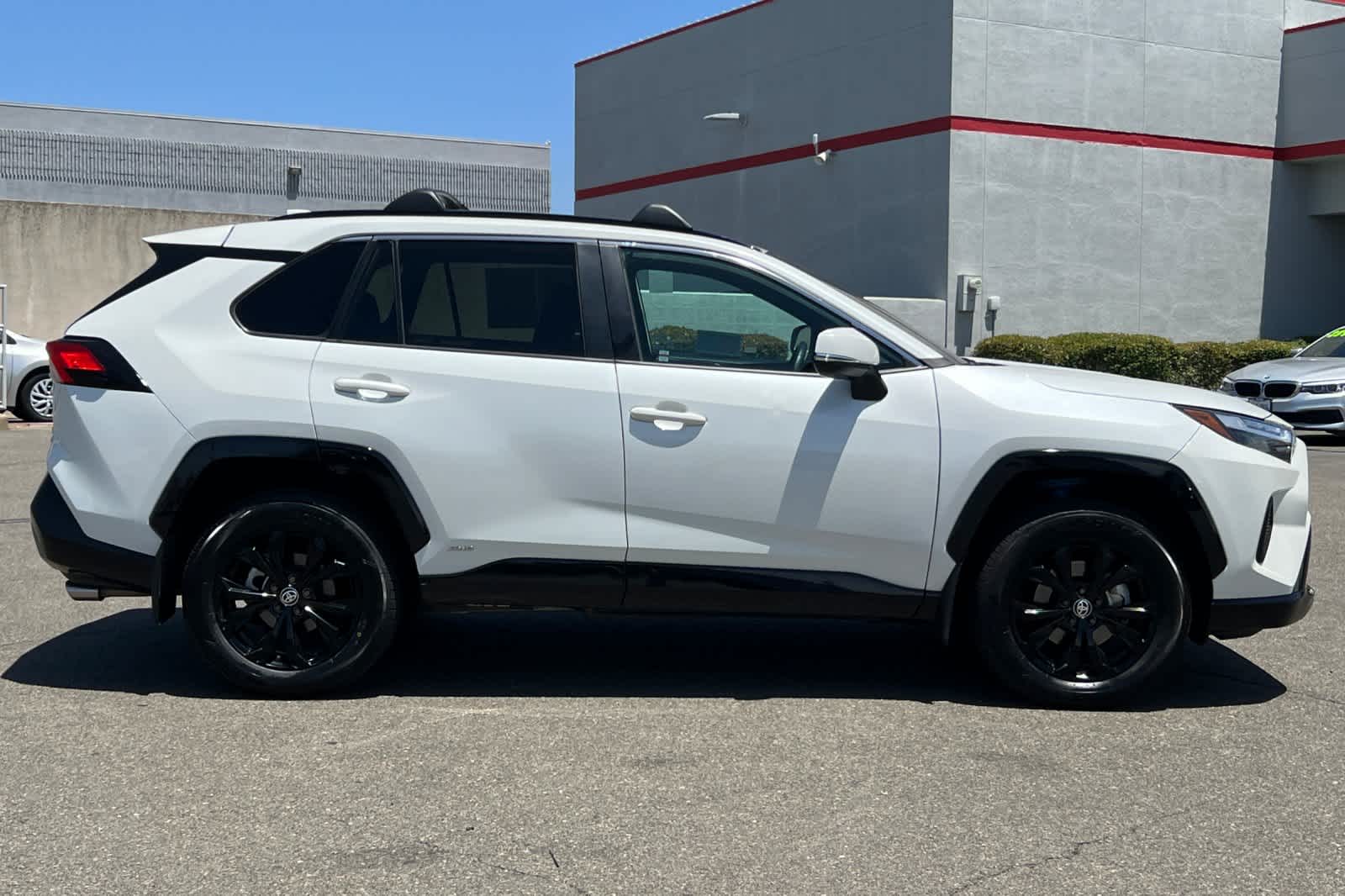 Thumbnail: 2022 Toyota RAV4 - 6