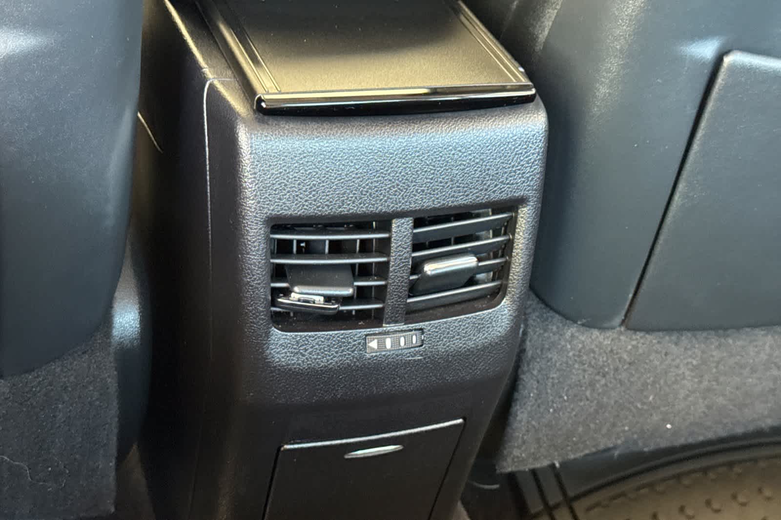 Thumbnail: 2016 Toyota Mirai - 14