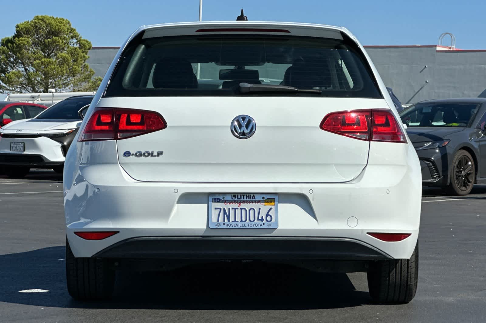 Thumbnail: 2015 Volkswagen e-Golf - 8