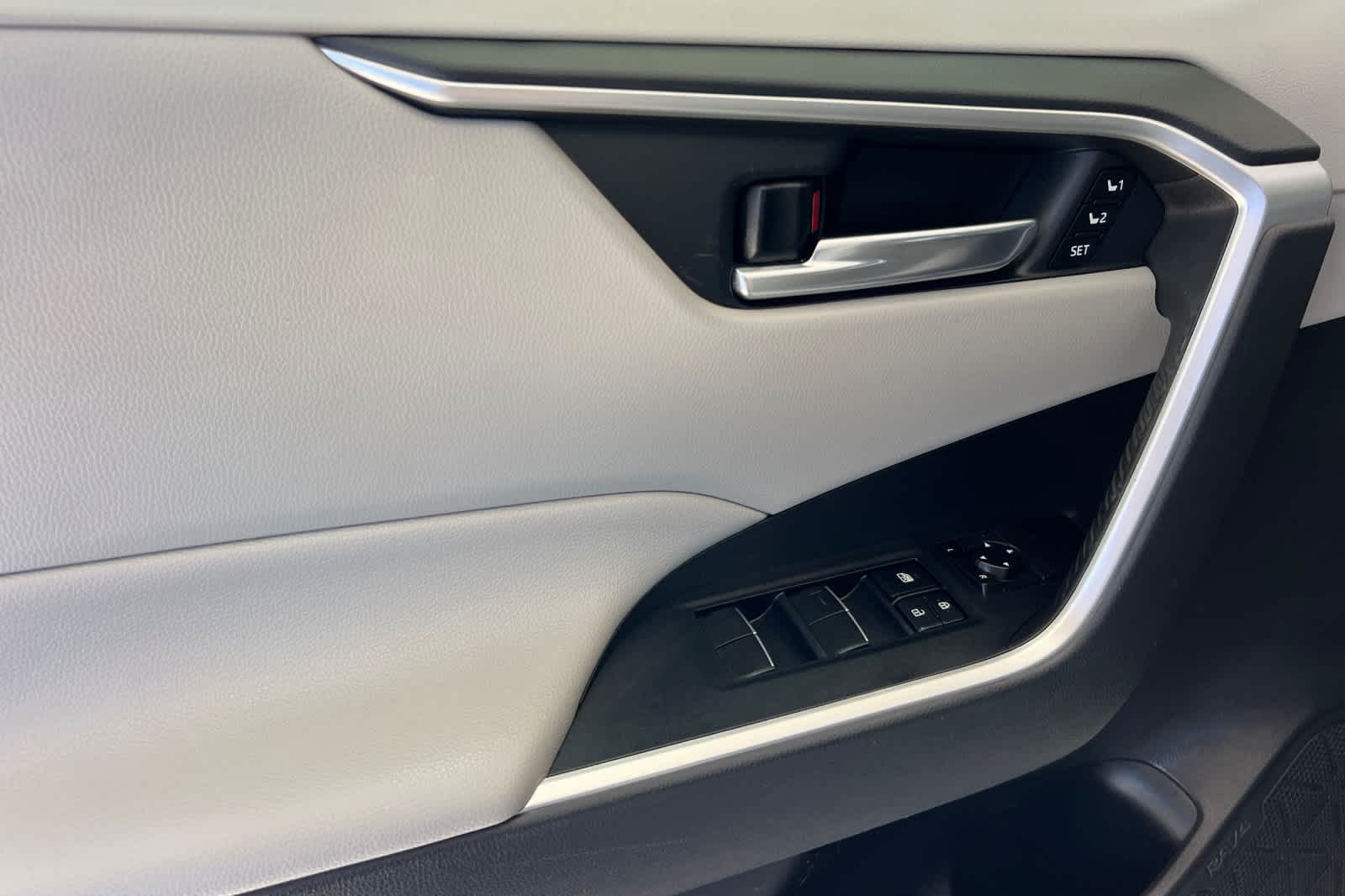 Thumbnail: 2019 Toyota RAV4 - 12