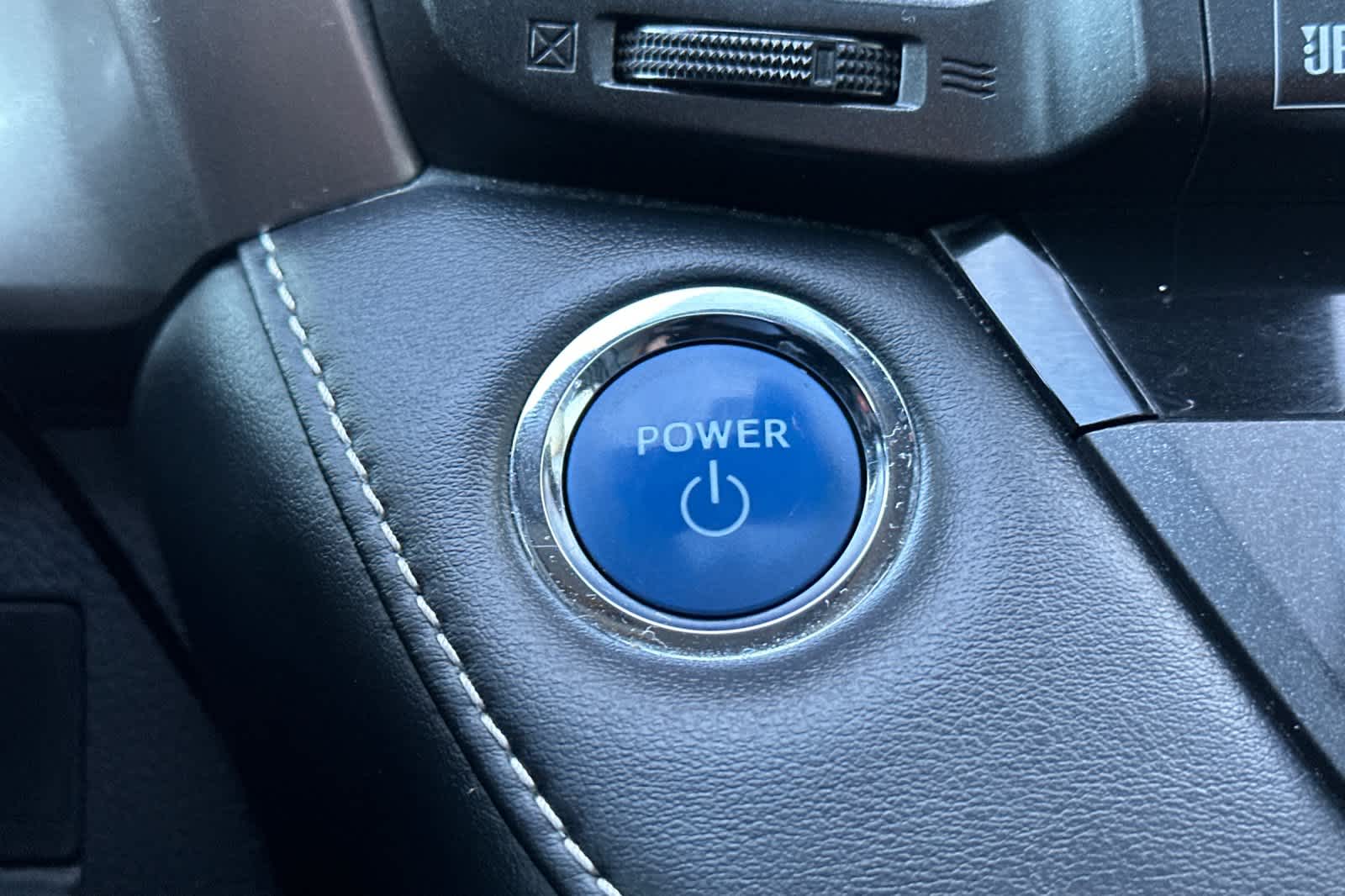 Thumbnail: 2018 Toyota RAV4 - 24