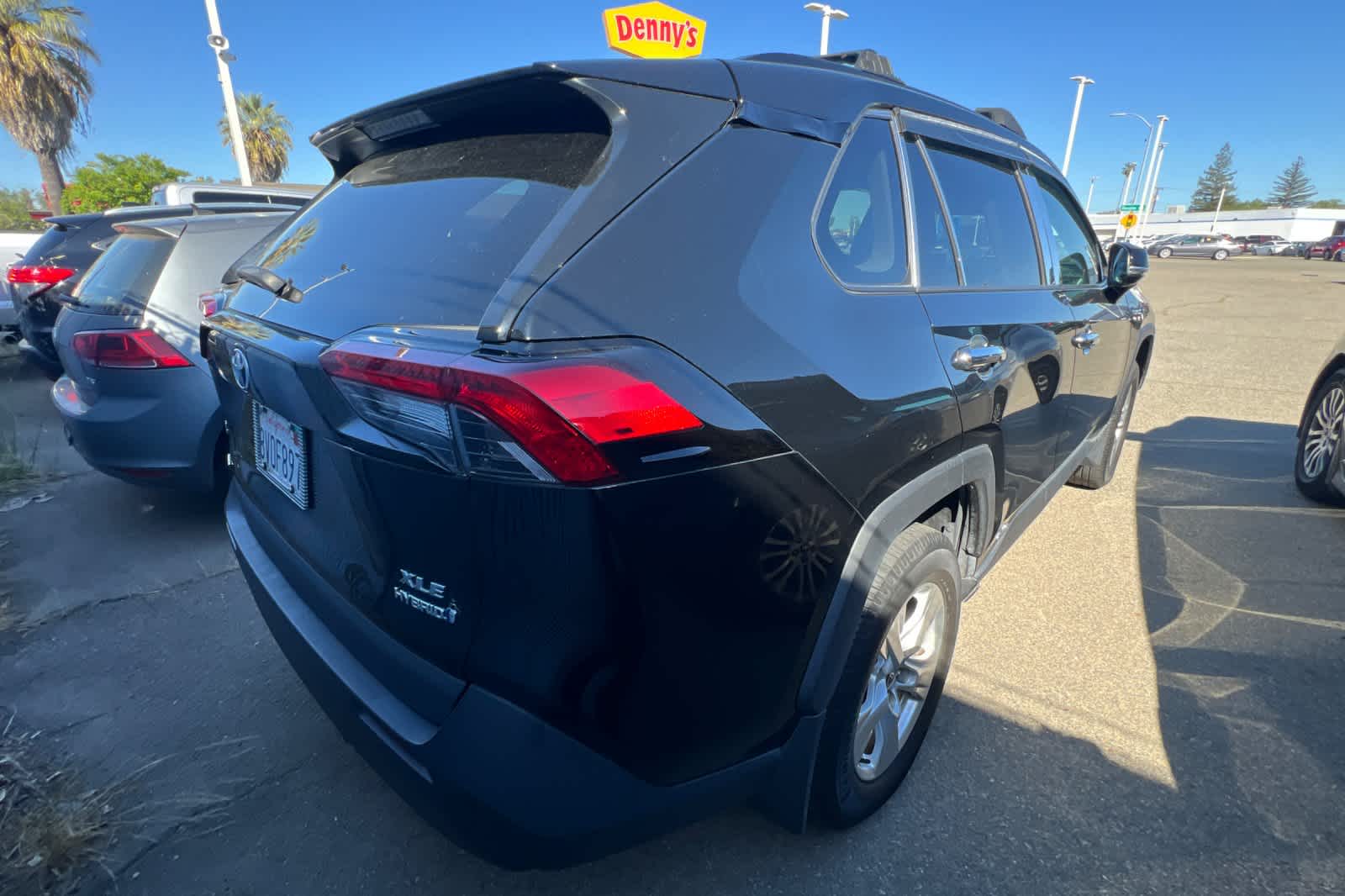 Thumbnail: 2021 Toyota RAV4 - 4