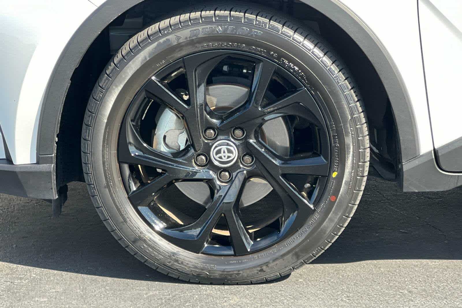 Thumbnail: 2022 Toyota C-HR - 27