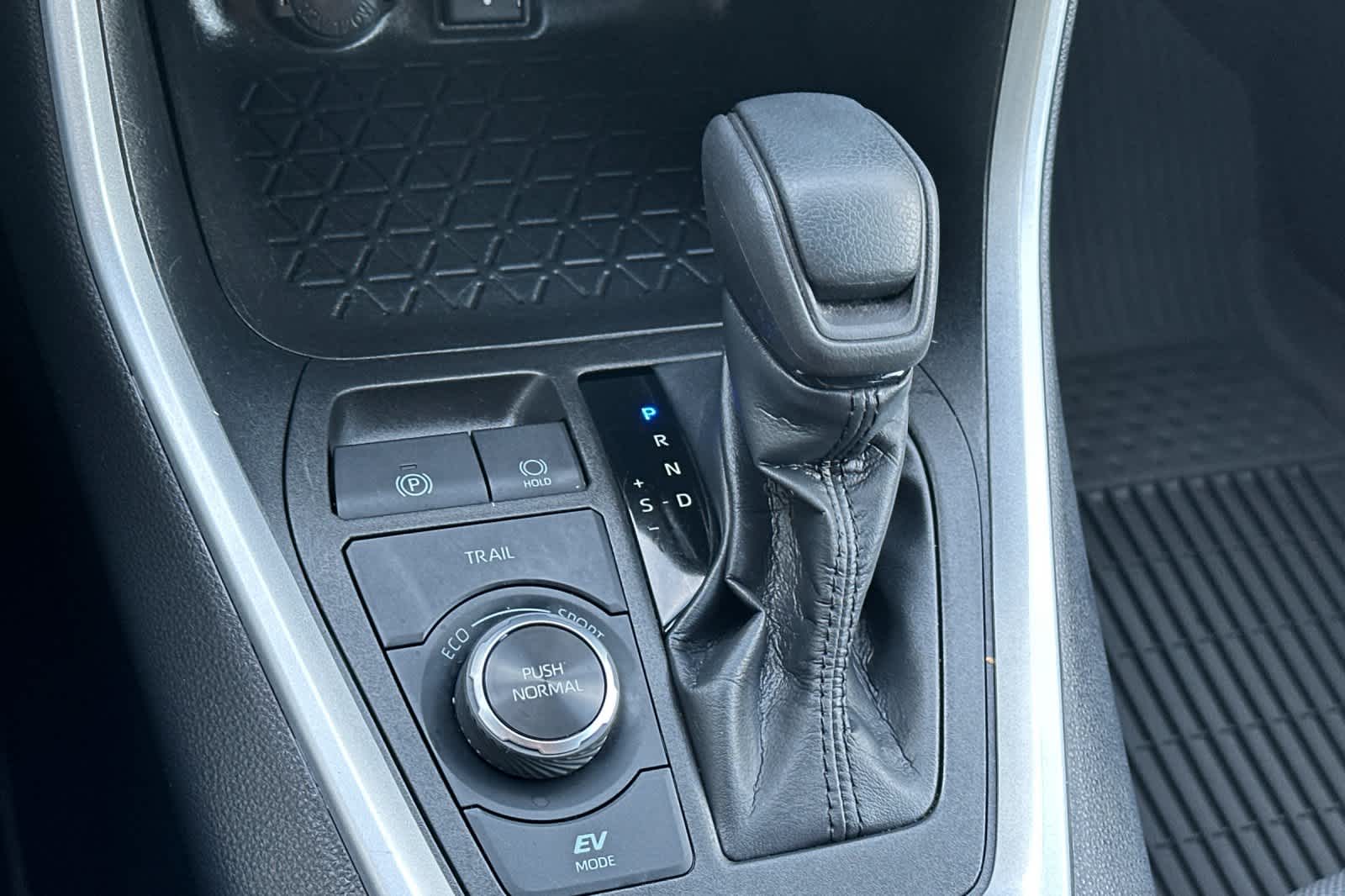 Thumbnail: 2022 Toyota RAV4 - 23