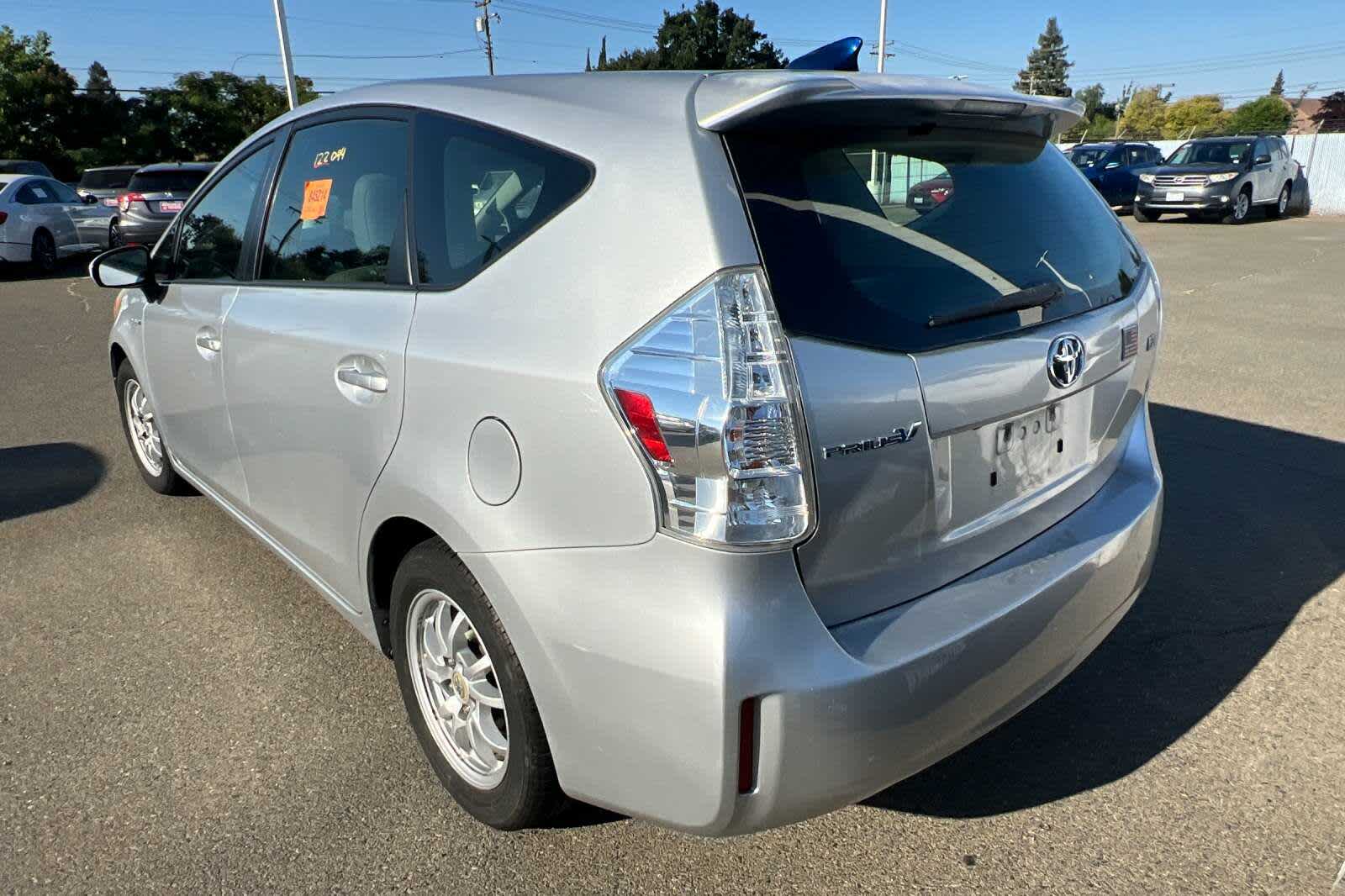 Thumbnail: 2013 Toyota Prius v - 4