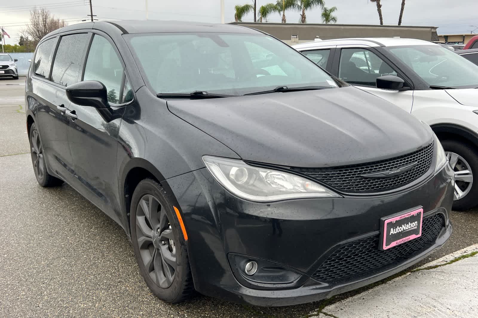 Thumbnail: 2019 Chrysler Pacifica - 3