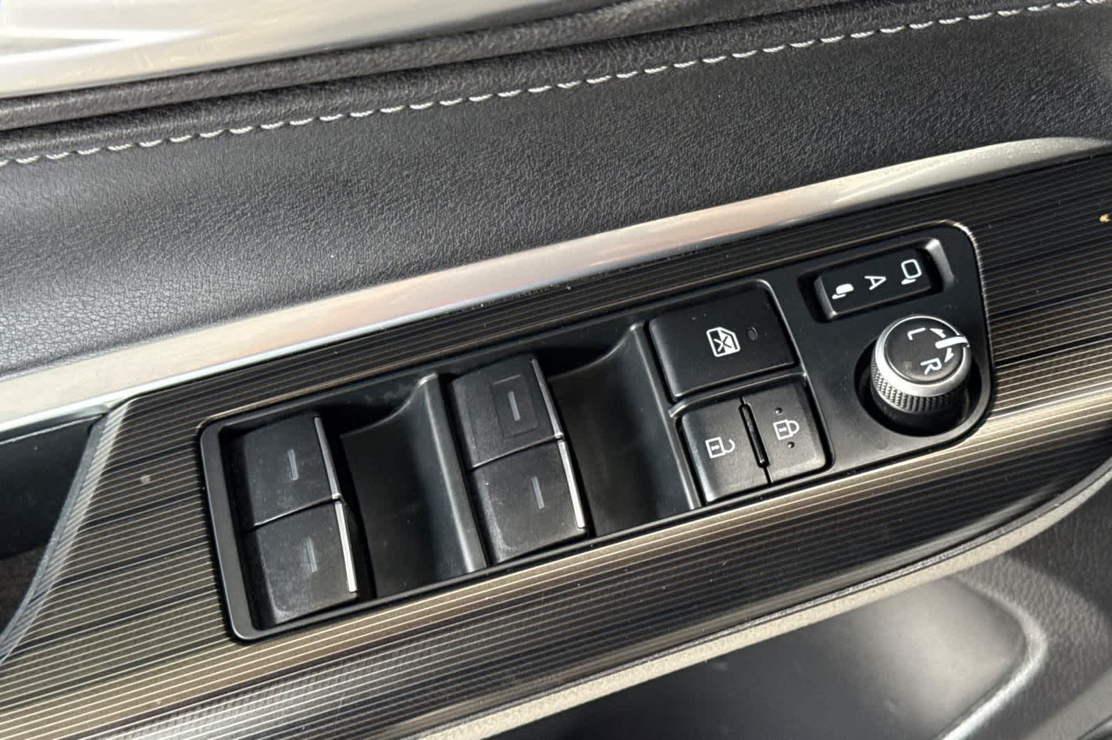 Thumbnail: 2022 Toyota Venza - 13