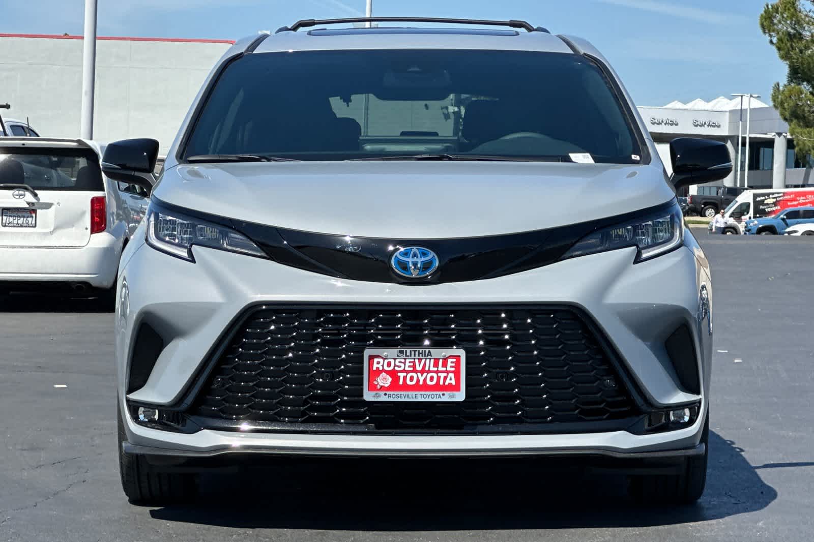 Thumbnail: 2025 Toyota Sienna - 8