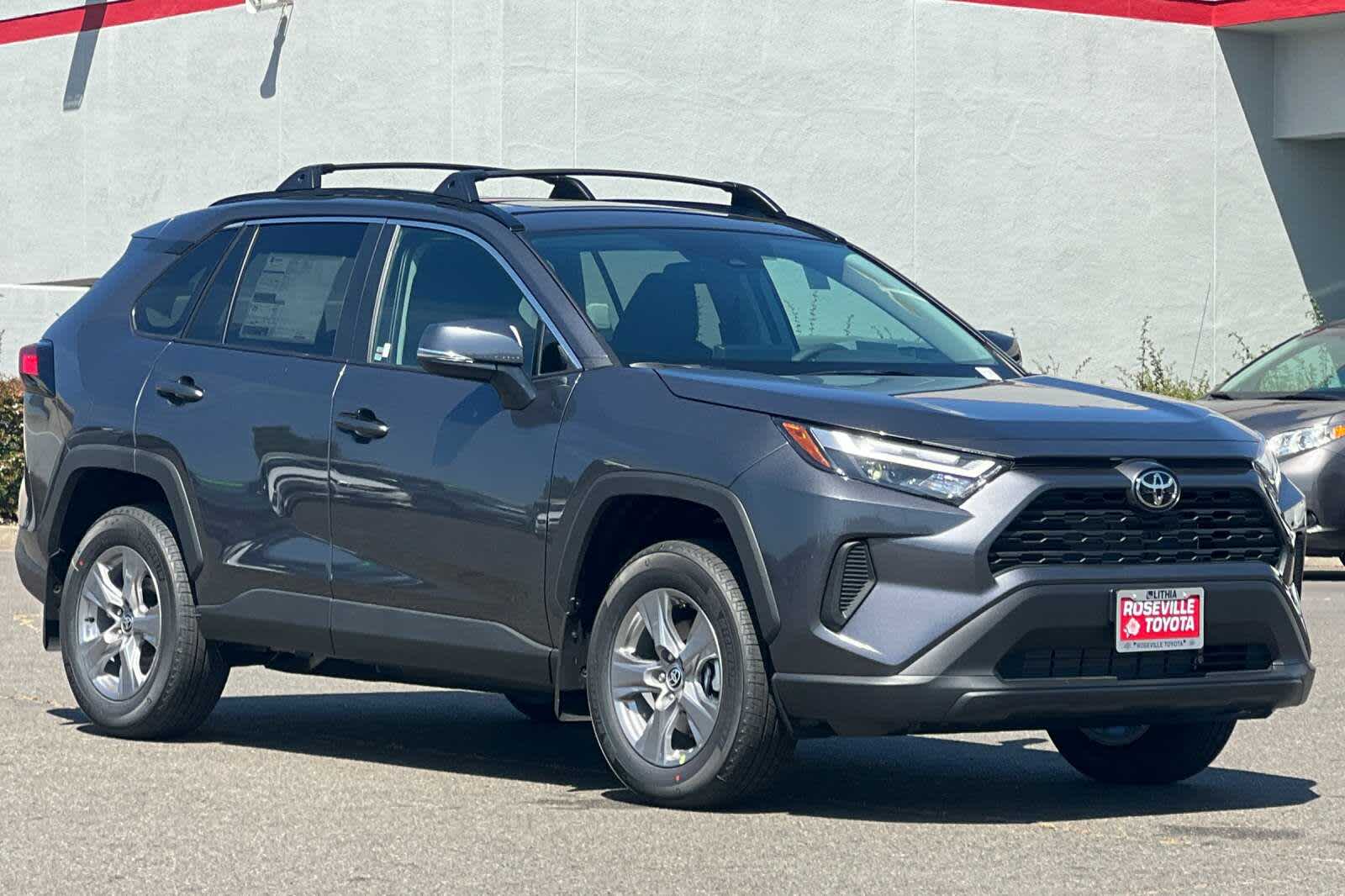 2025 Toyota RAV4 XLE 8