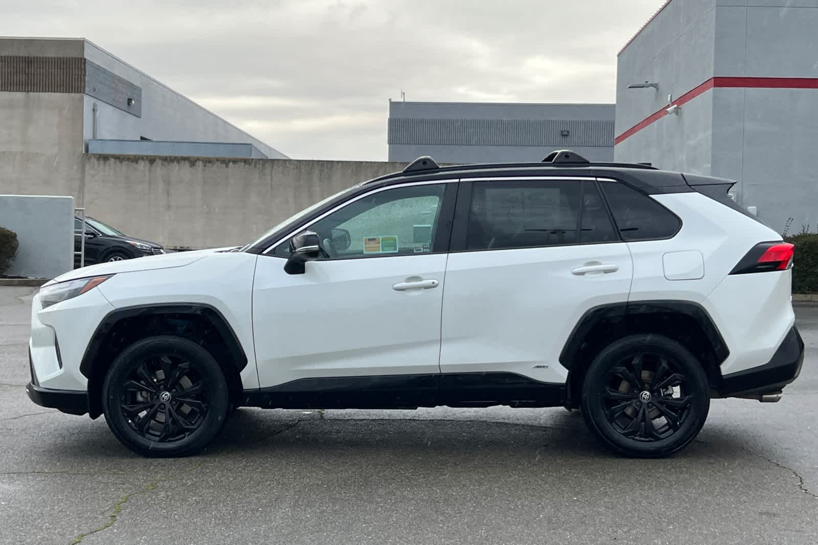 Thumbnail: 2022 Toyota RAV4 - 9