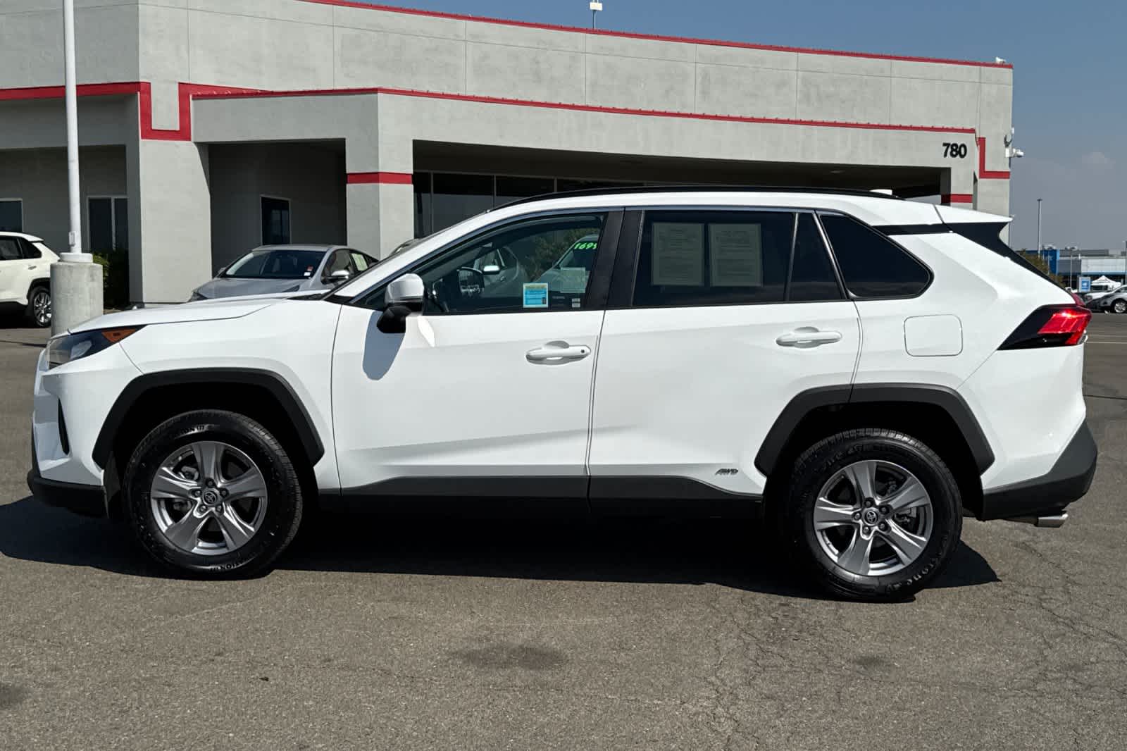 Thumbnail: 2022 Toyota RAV4 - 9