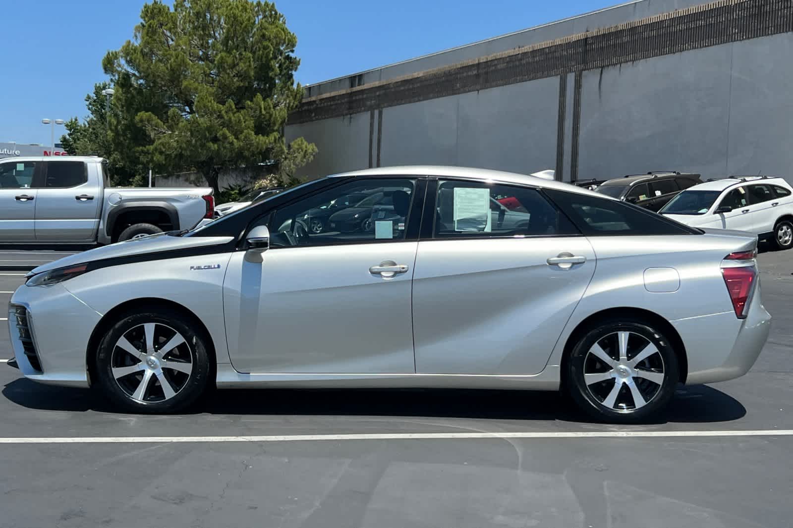 Thumbnail: 2017 Toyota Mirai - 9