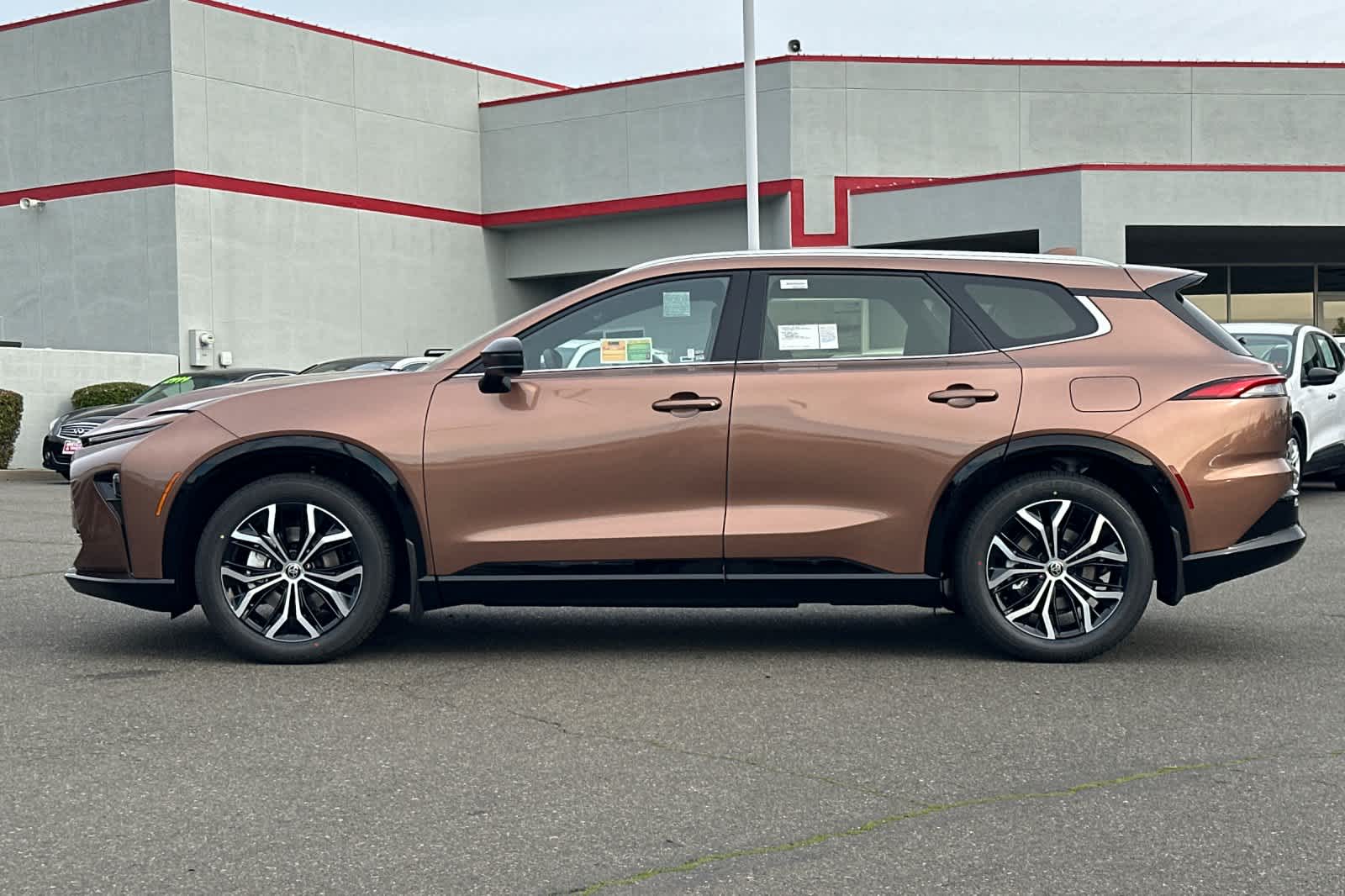 Thumbnail: 2025 Toyota Crown Signia - 5