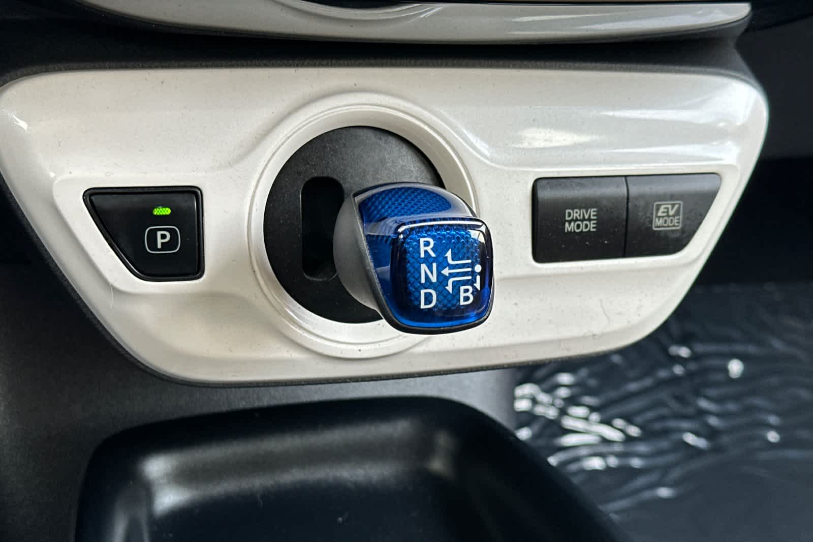 Thumbnail: 2016 Toyota Prius - 23