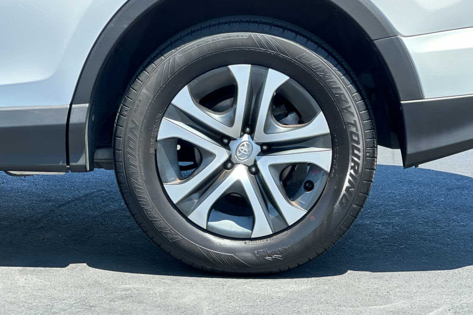 Thumbnail: 2017 Toyota RAV4 - 30