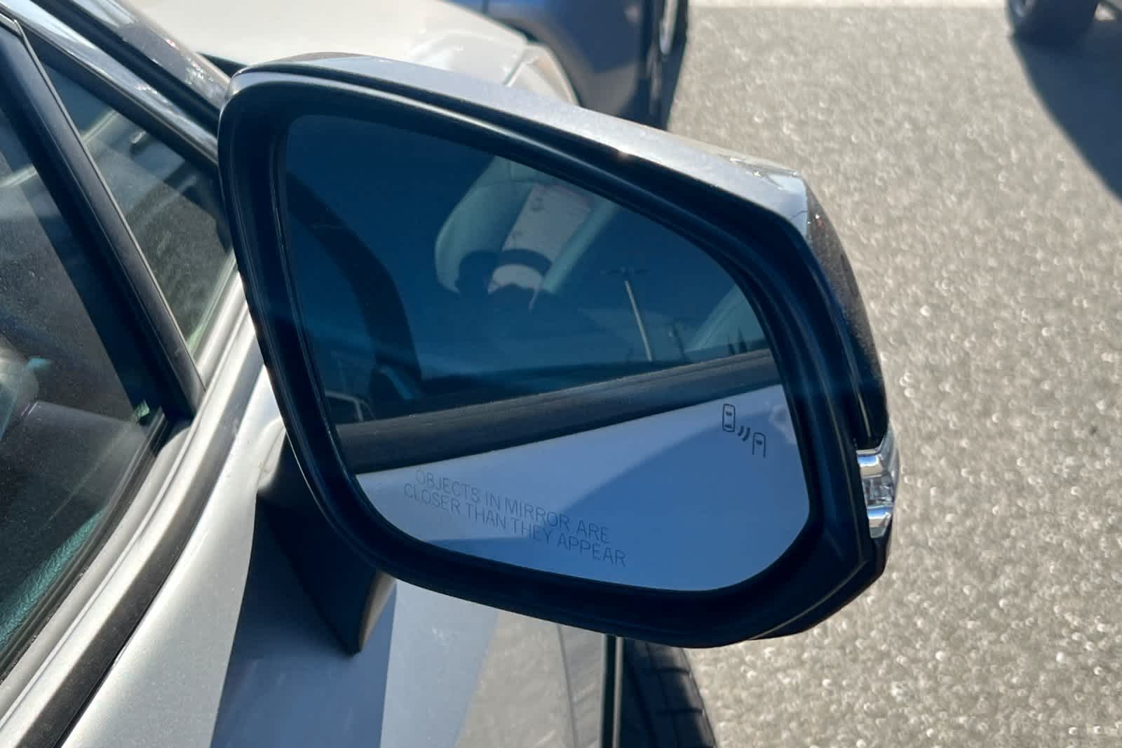 2025 Toyota RAV4 XSE 22