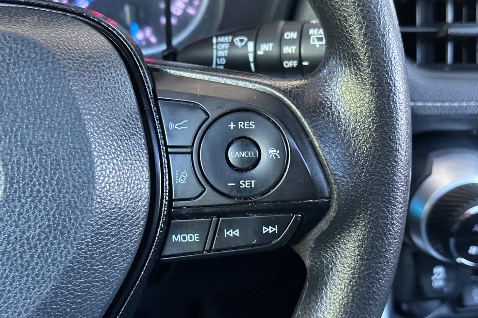 Thumbnail: 2021 Toyota RAV4 - 27