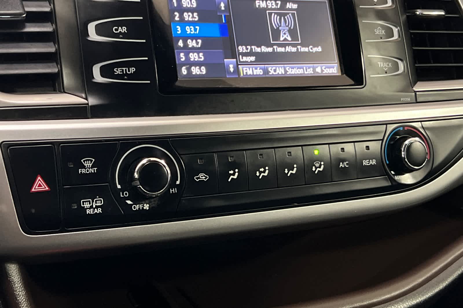 Thumbnail: 2018 Toyota Highlander - 23