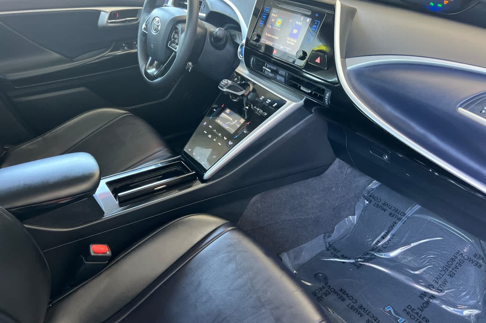Thumbnail: 2017 Toyota Mirai - 16