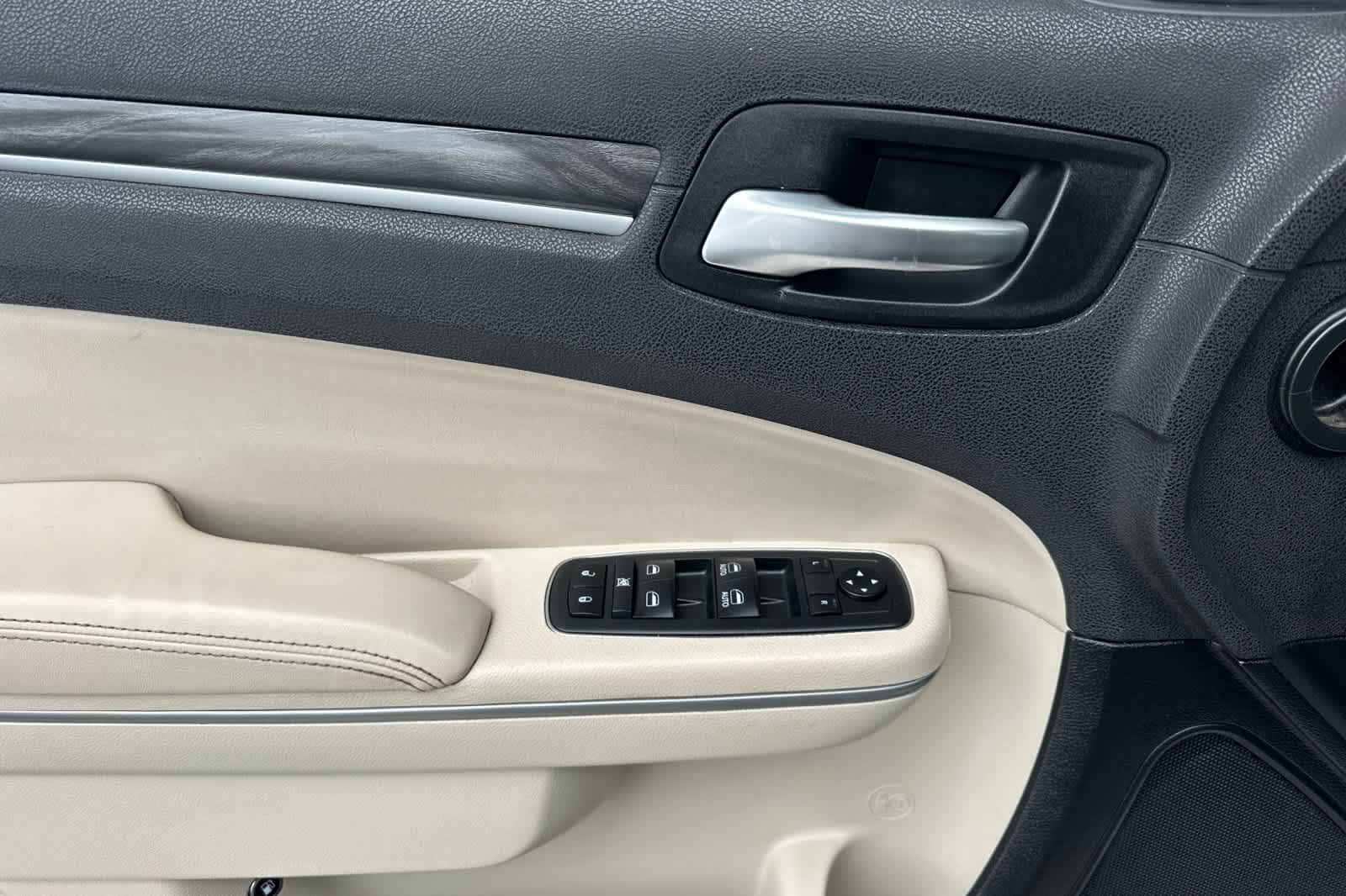 Thumbnail: 2018 Chrysler 300 - 12