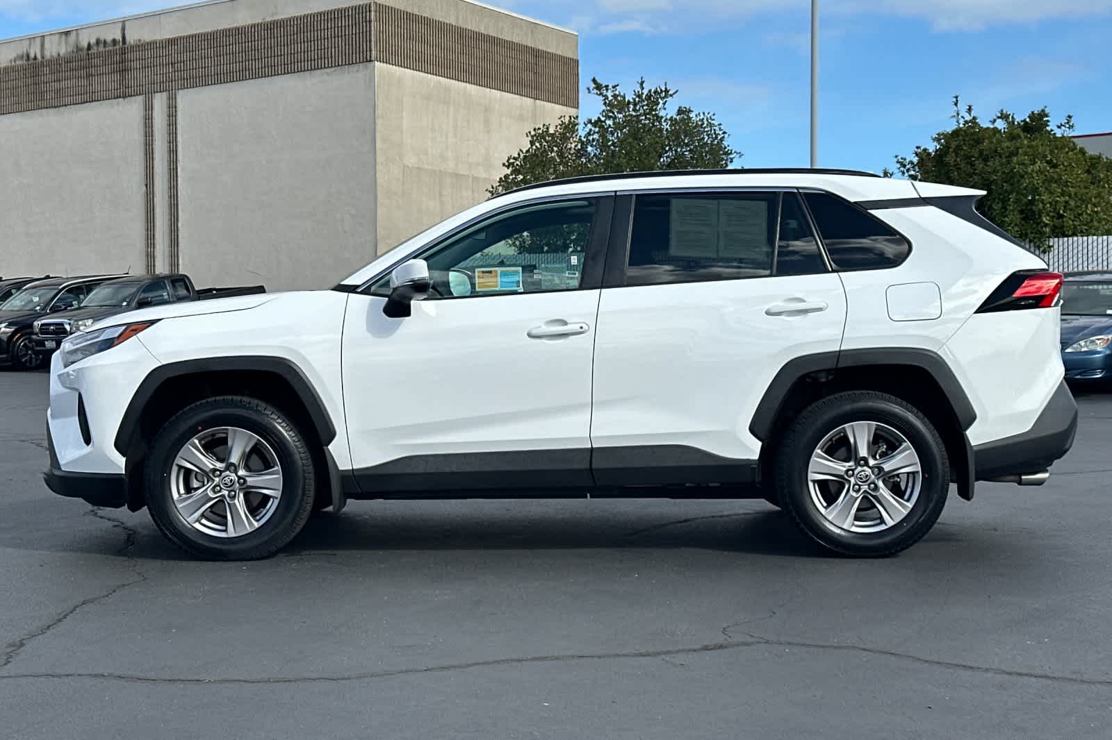 Thumbnail: 2022 Toyota RAV4 - 9