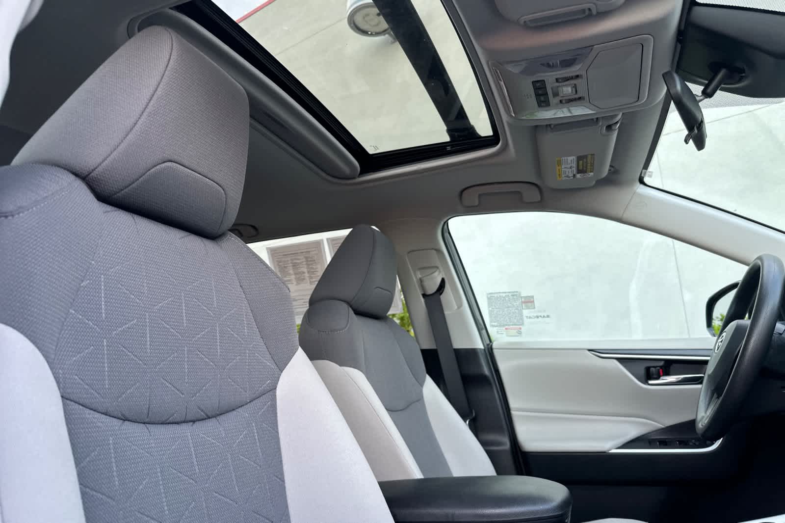 Thumbnail: 2022 Toyota RAV4 - 18