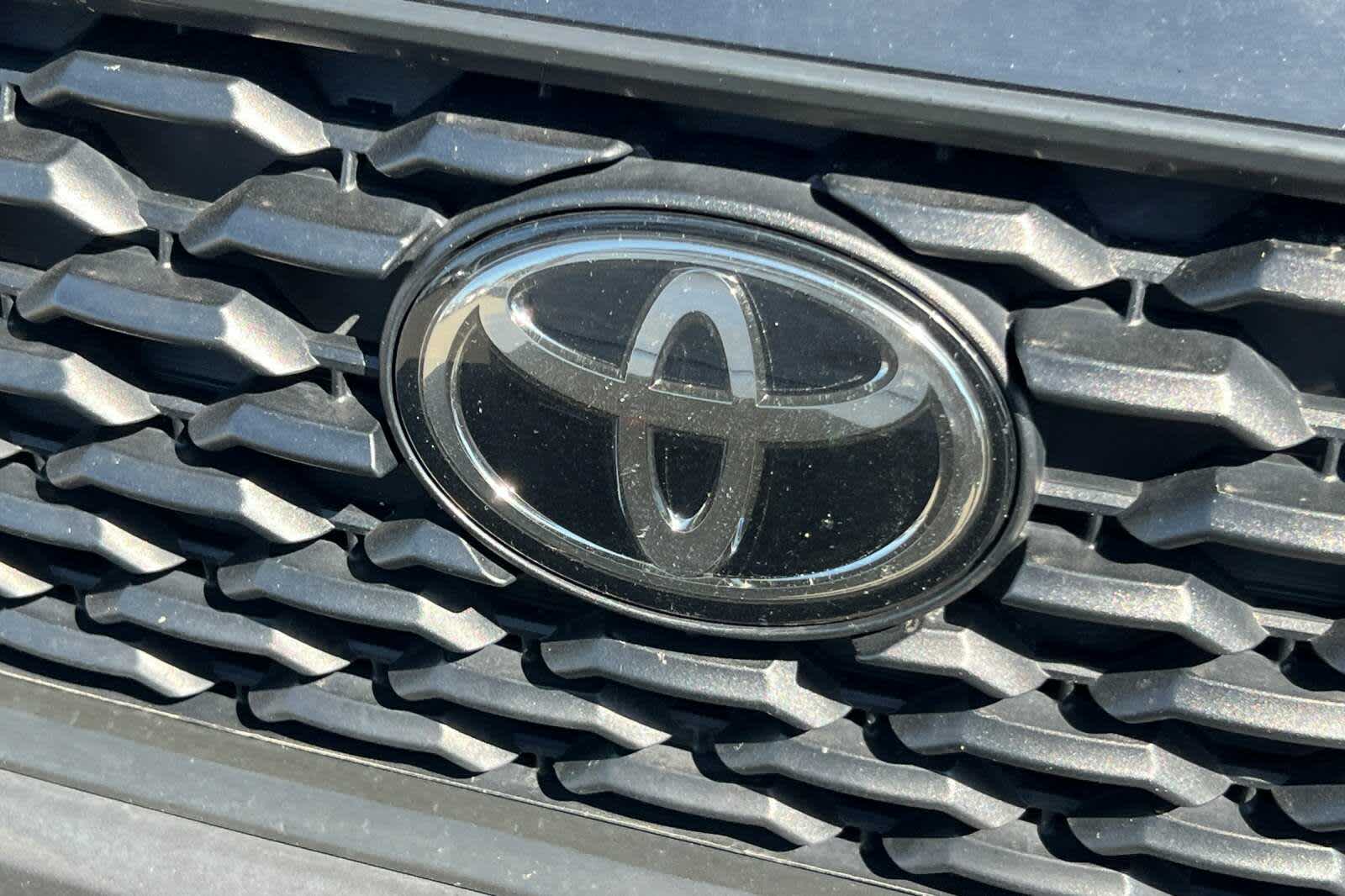 Thumbnail: 2022 Toyota Corolla Cross - 9