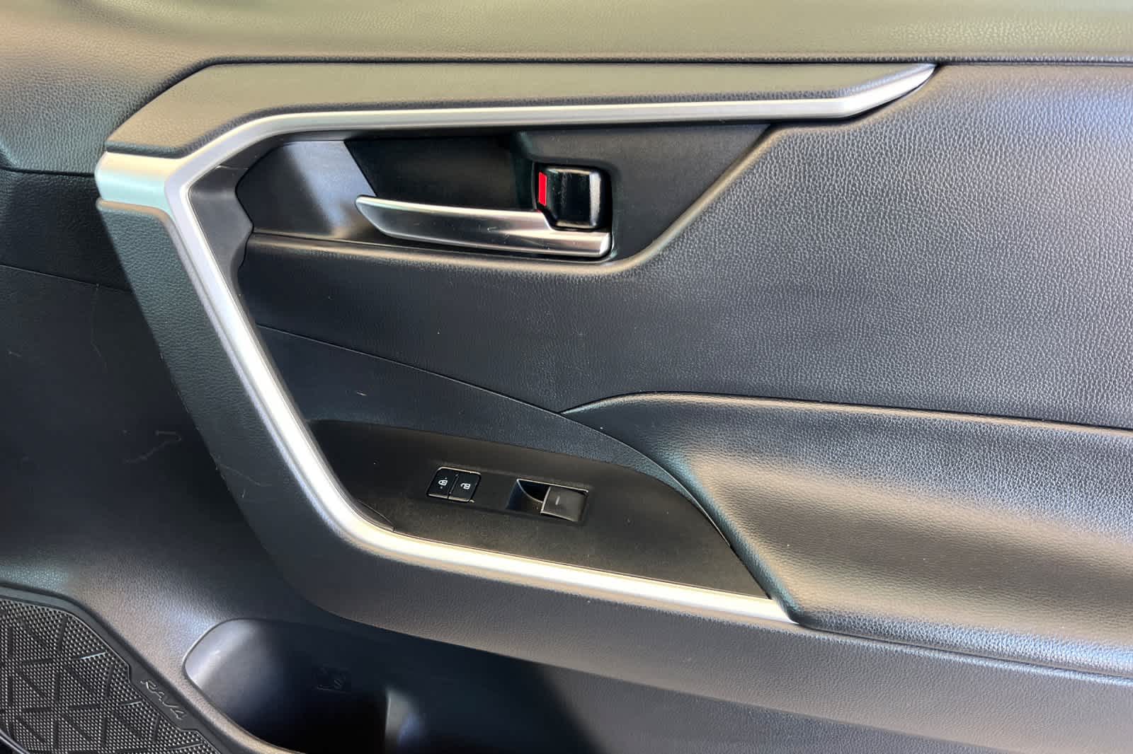 Thumbnail: 2022 Toyota RAV4 - 19