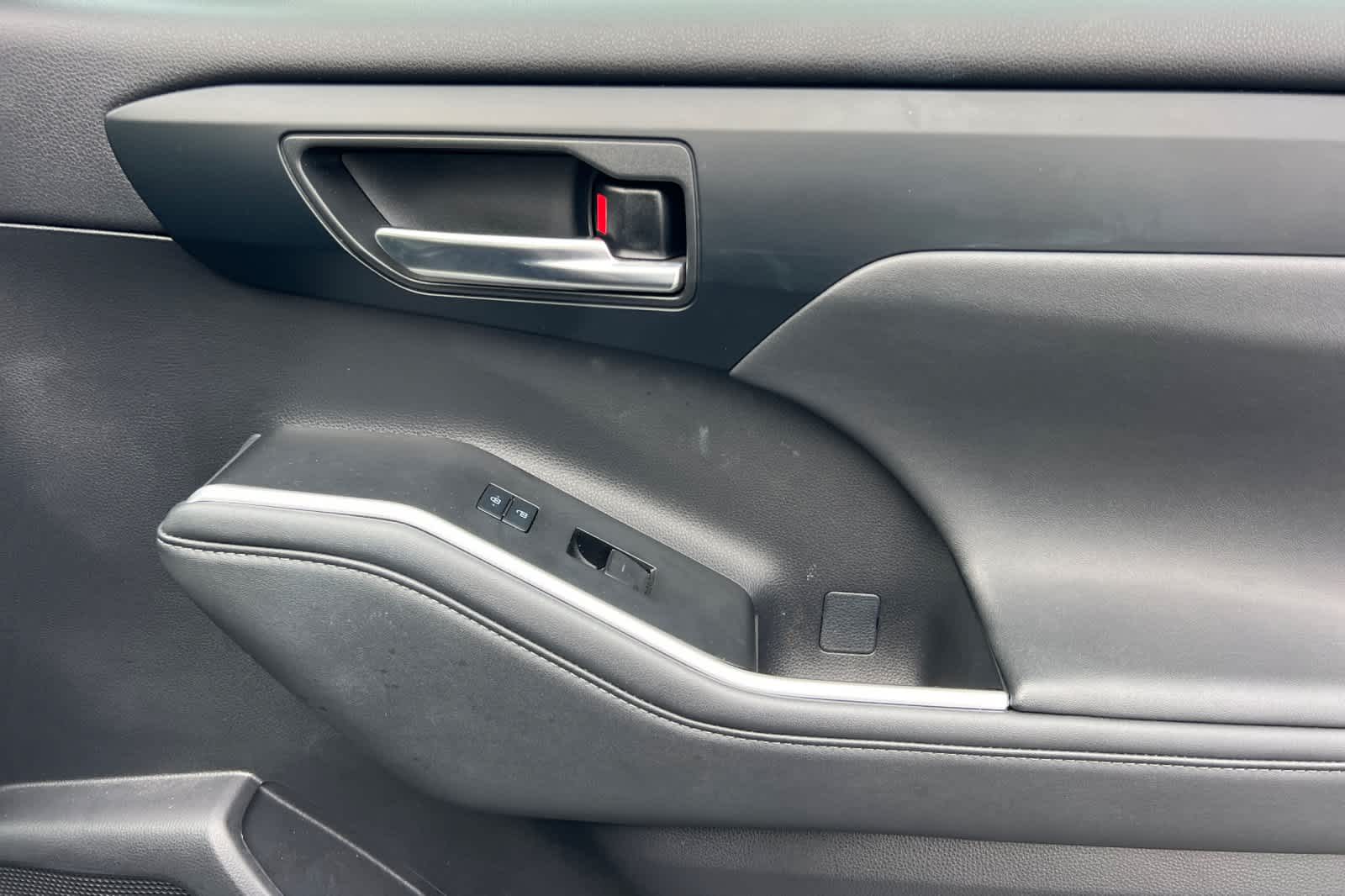 Thumbnail: 2023 Toyota Highlander - 20