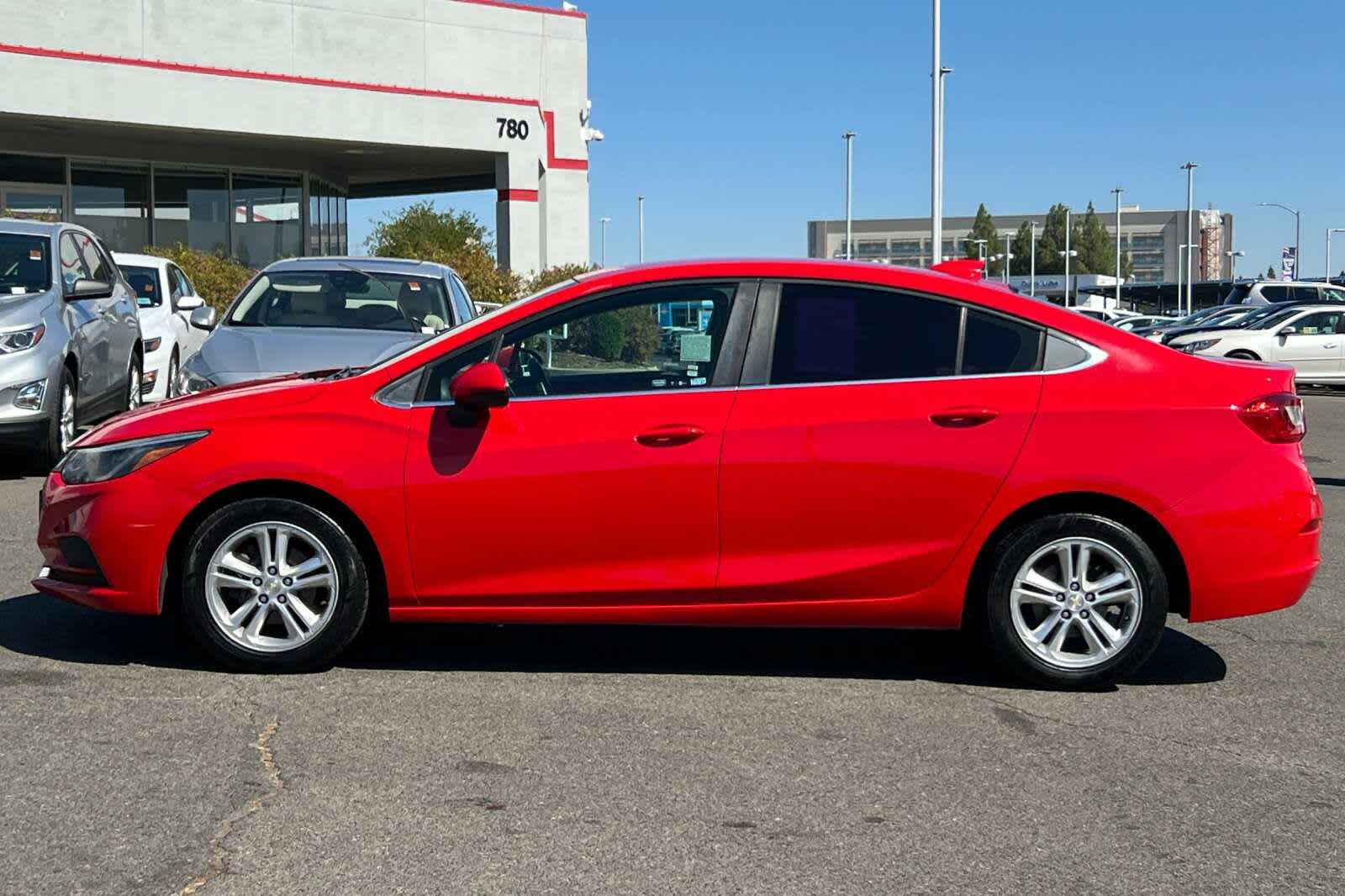 Thumbnail: 2017 Chevrolet Cruze - 9