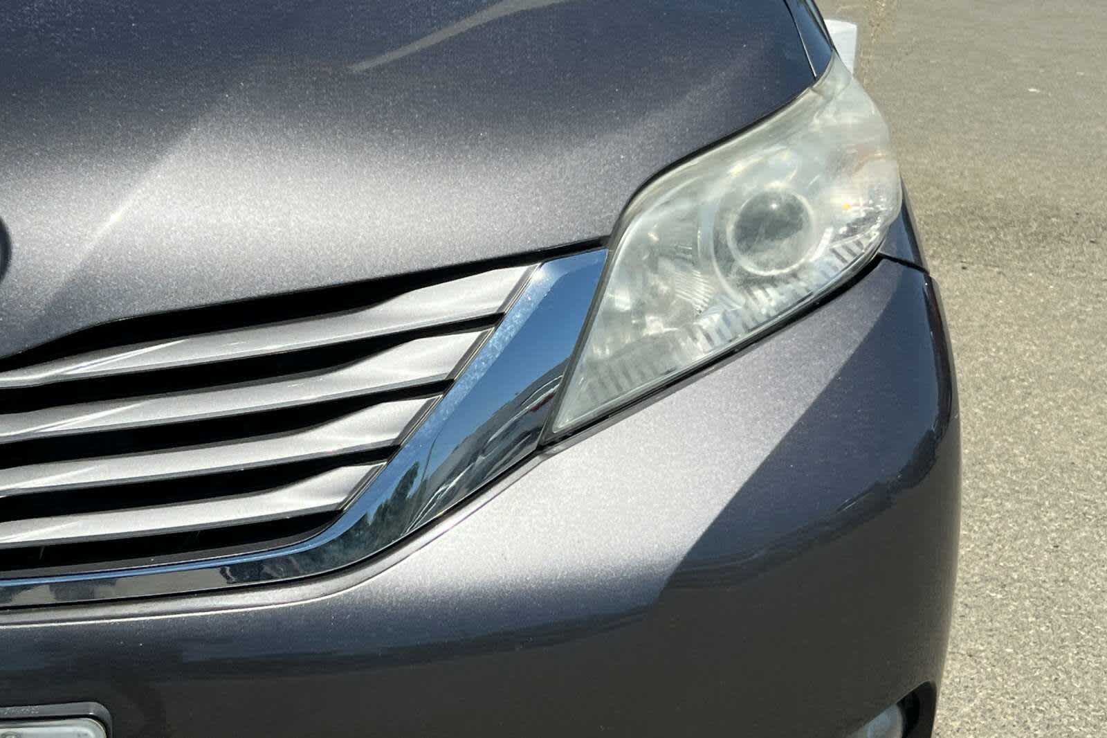 Thumbnail: 2015 Toyota Sienna - 11