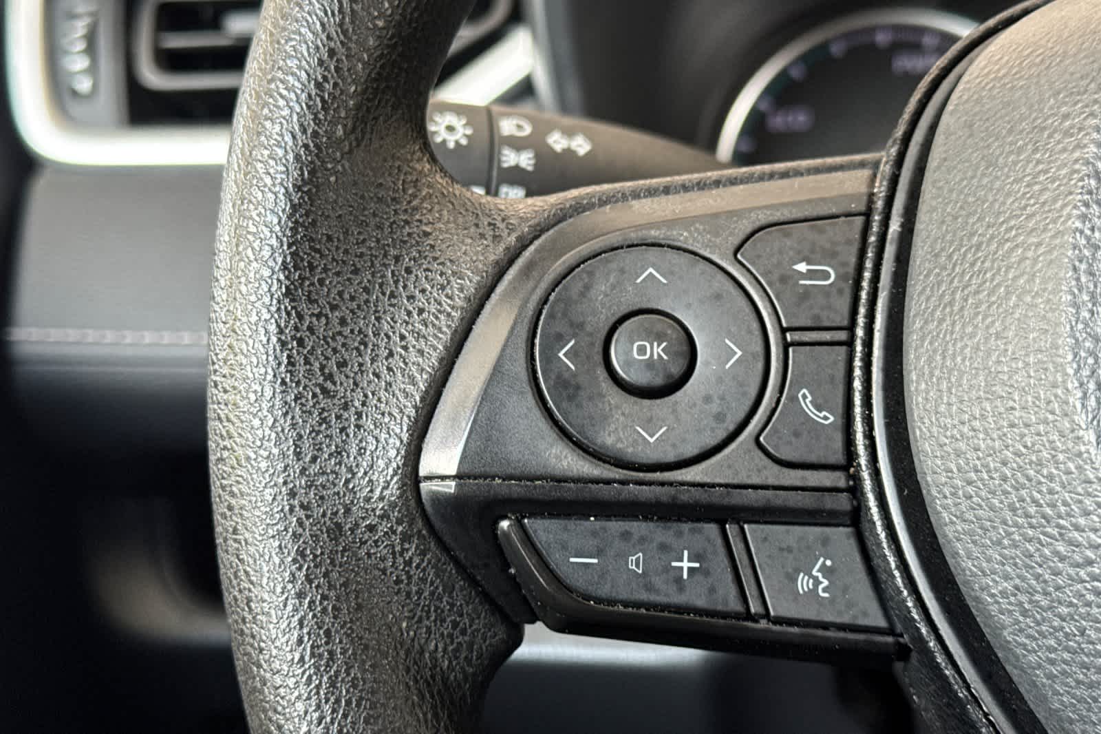 Thumbnail: 2021 Toyota RAV4 - 23