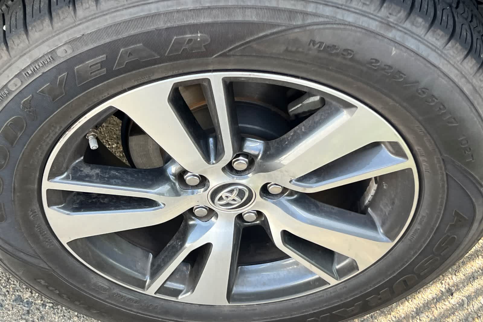 Thumbnail: 2018 Toyota RAV4 - 17