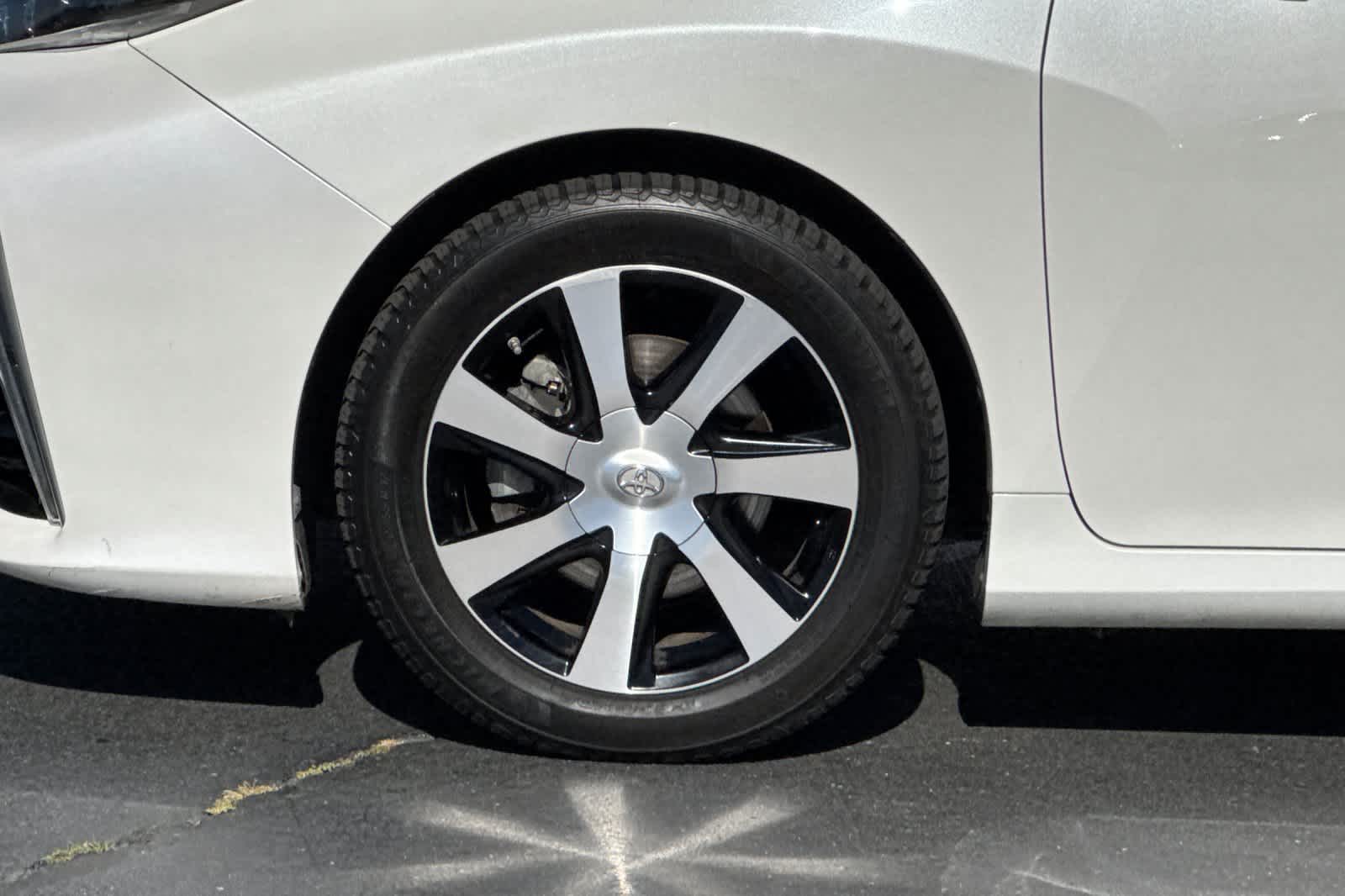Thumbnail: 2016 Toyota Mirai - 30