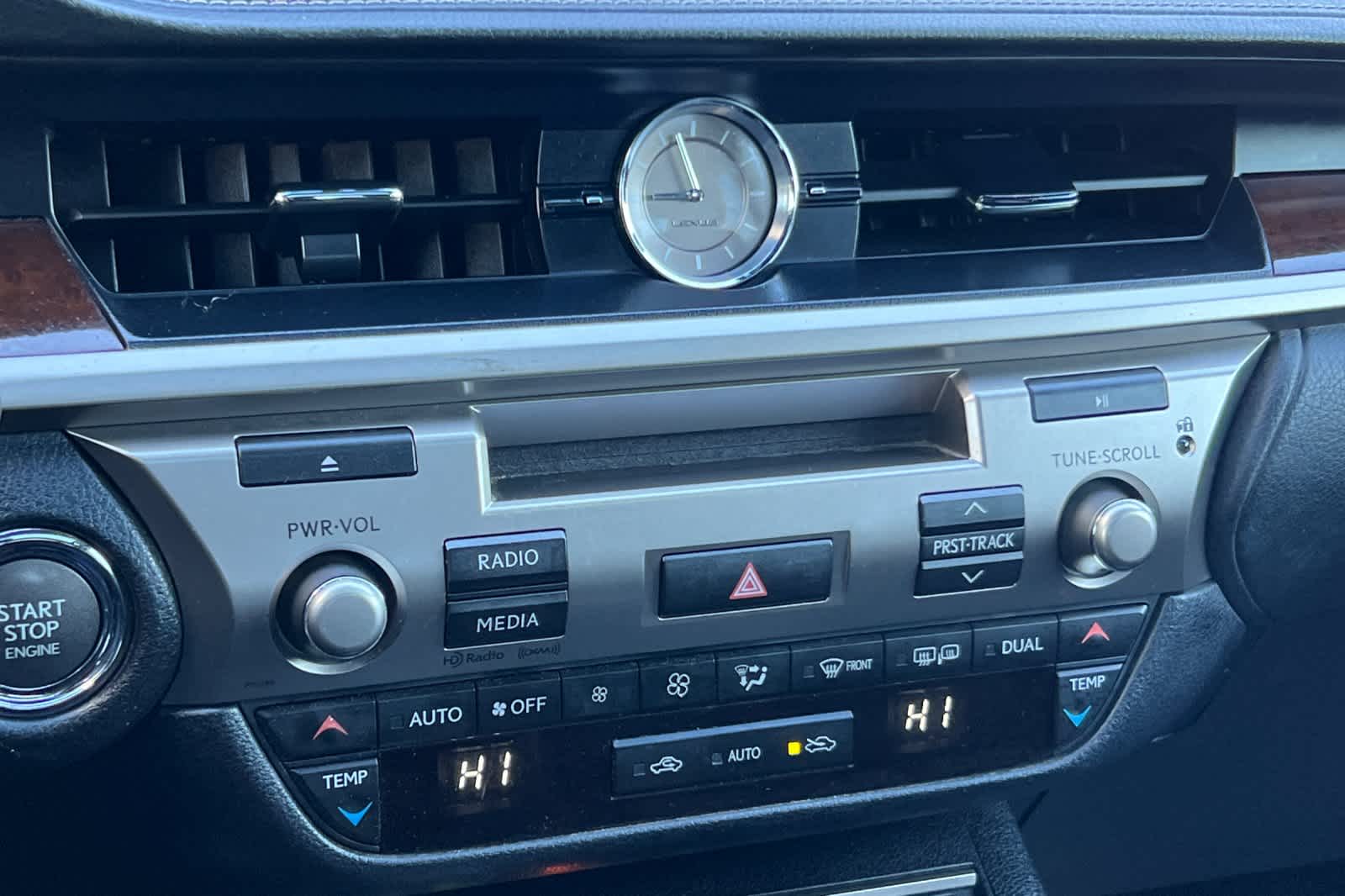 Thumbnail: 2013 Lexus ES - 21