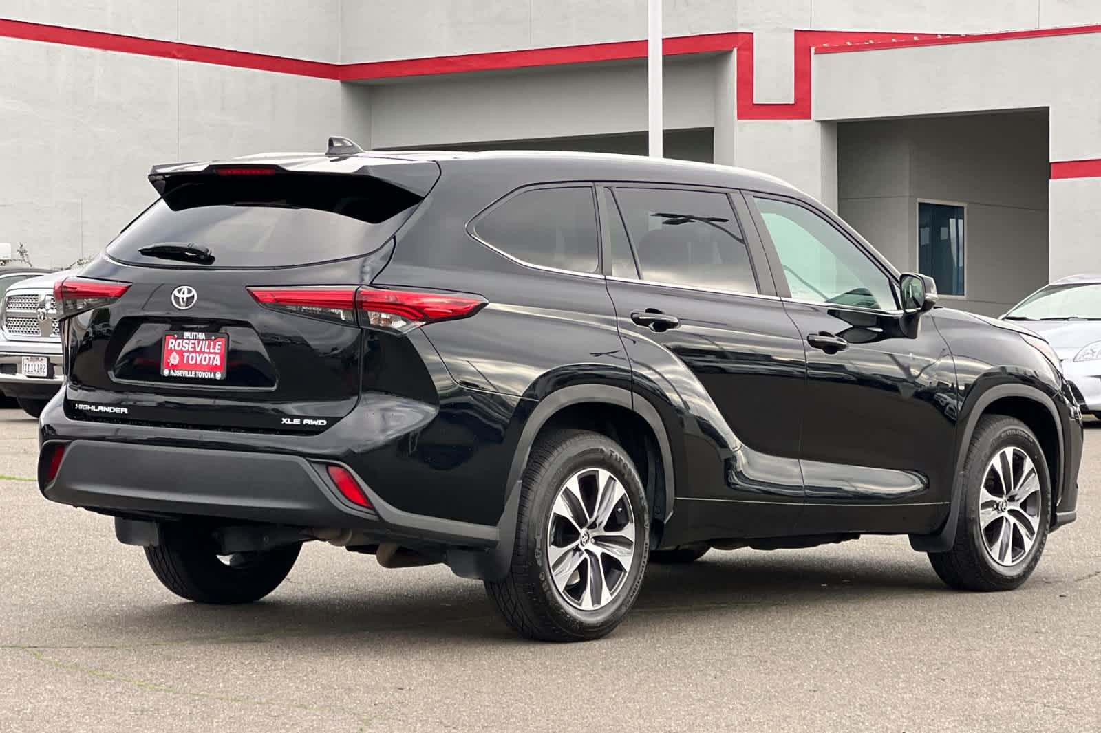 Thumbnail: 2023 Toyota Highlander - 2