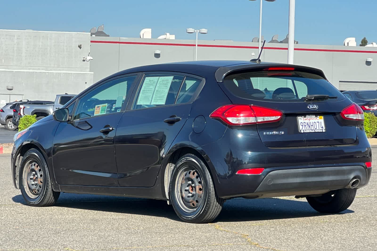 Thumbnail: 2017 Kia Forte - 7