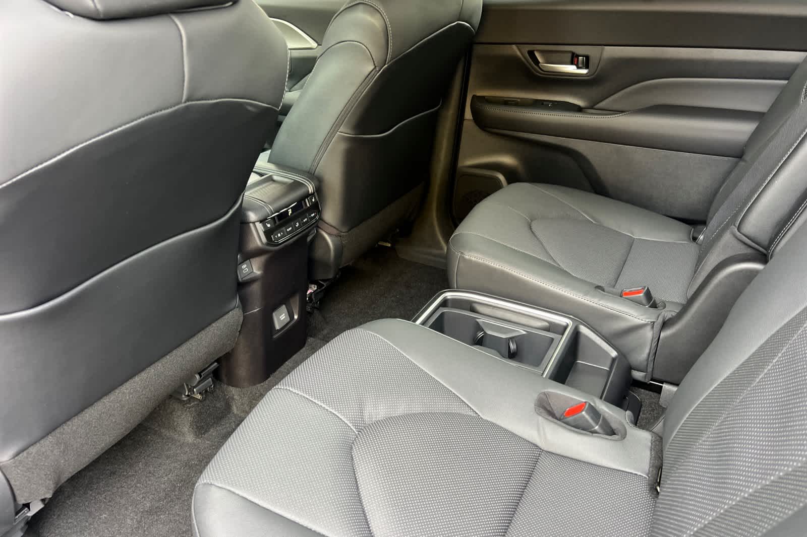 Thumbnail: 2026 Toyota Grand Highlander - 4