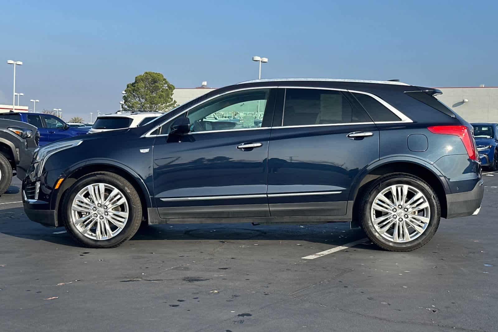 Thumbnail: 2017 Cadillac XT5 - 9