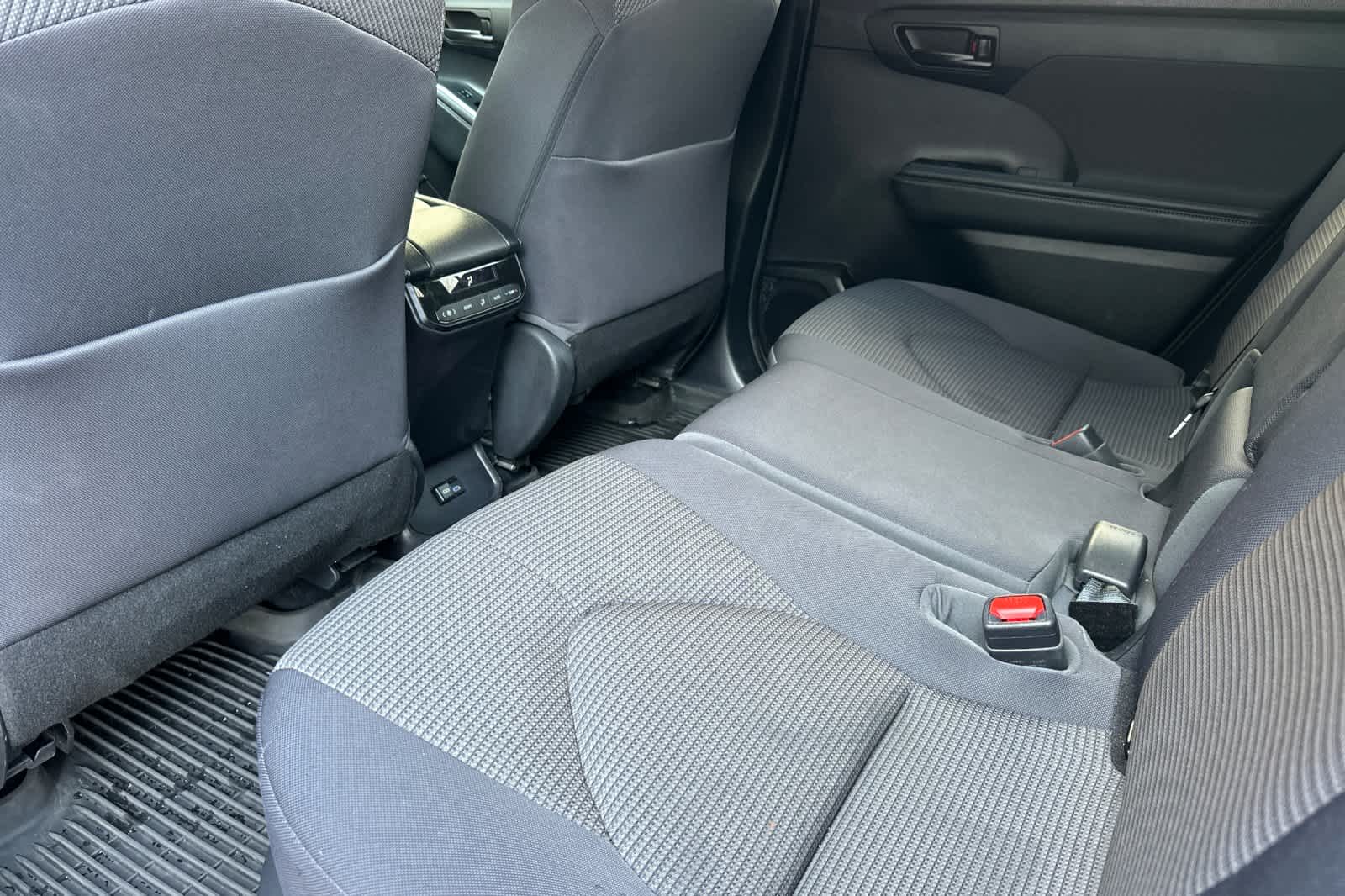 Thumbnail: 2022 Toyota Highlander - 4