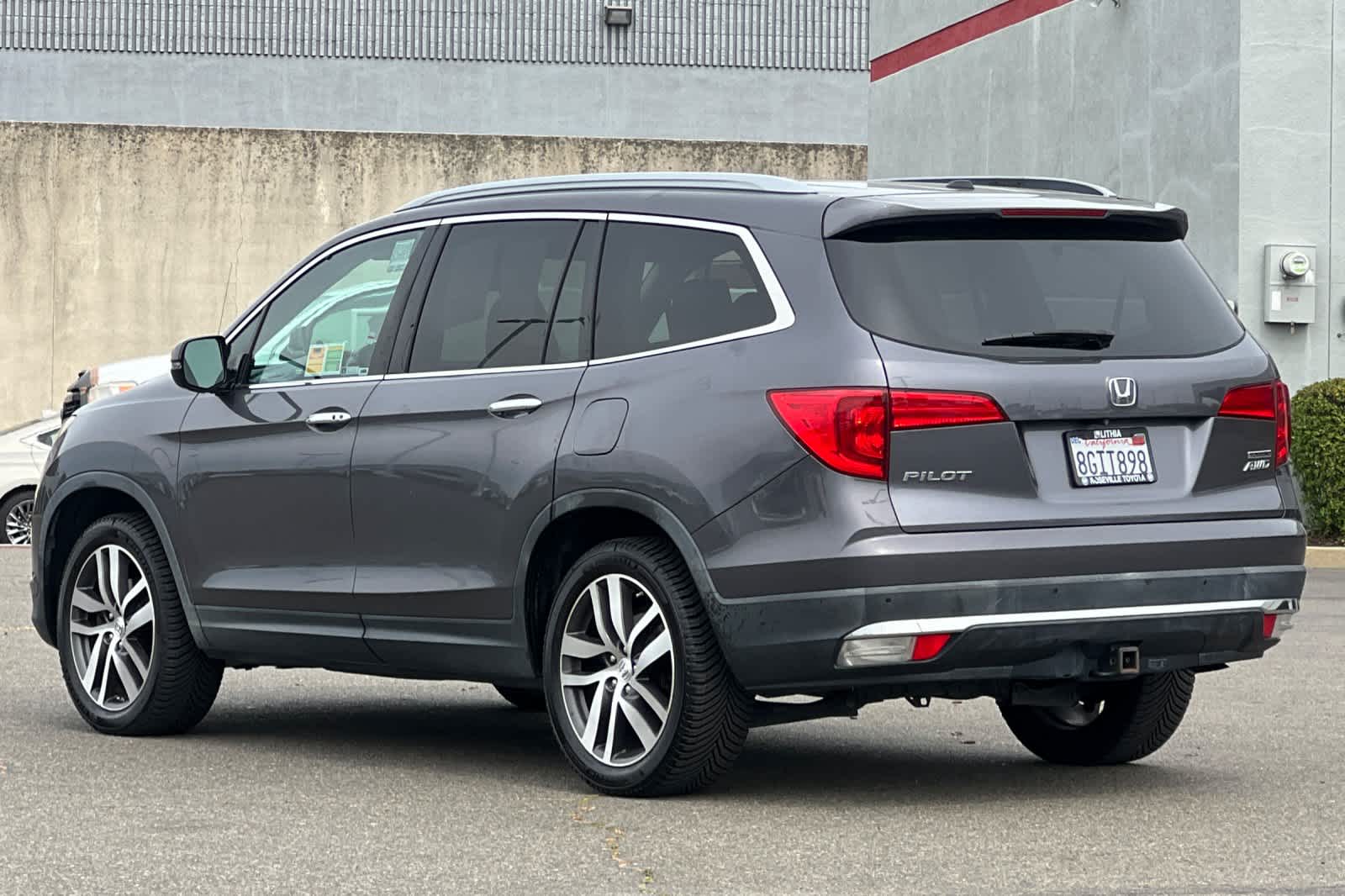 Thumbnail: 2018 Honda Pilot - 7